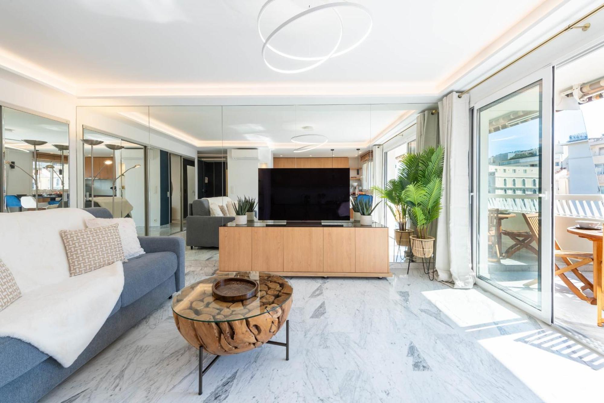 Spacious 1-br With Terrace Heart Of Apartment