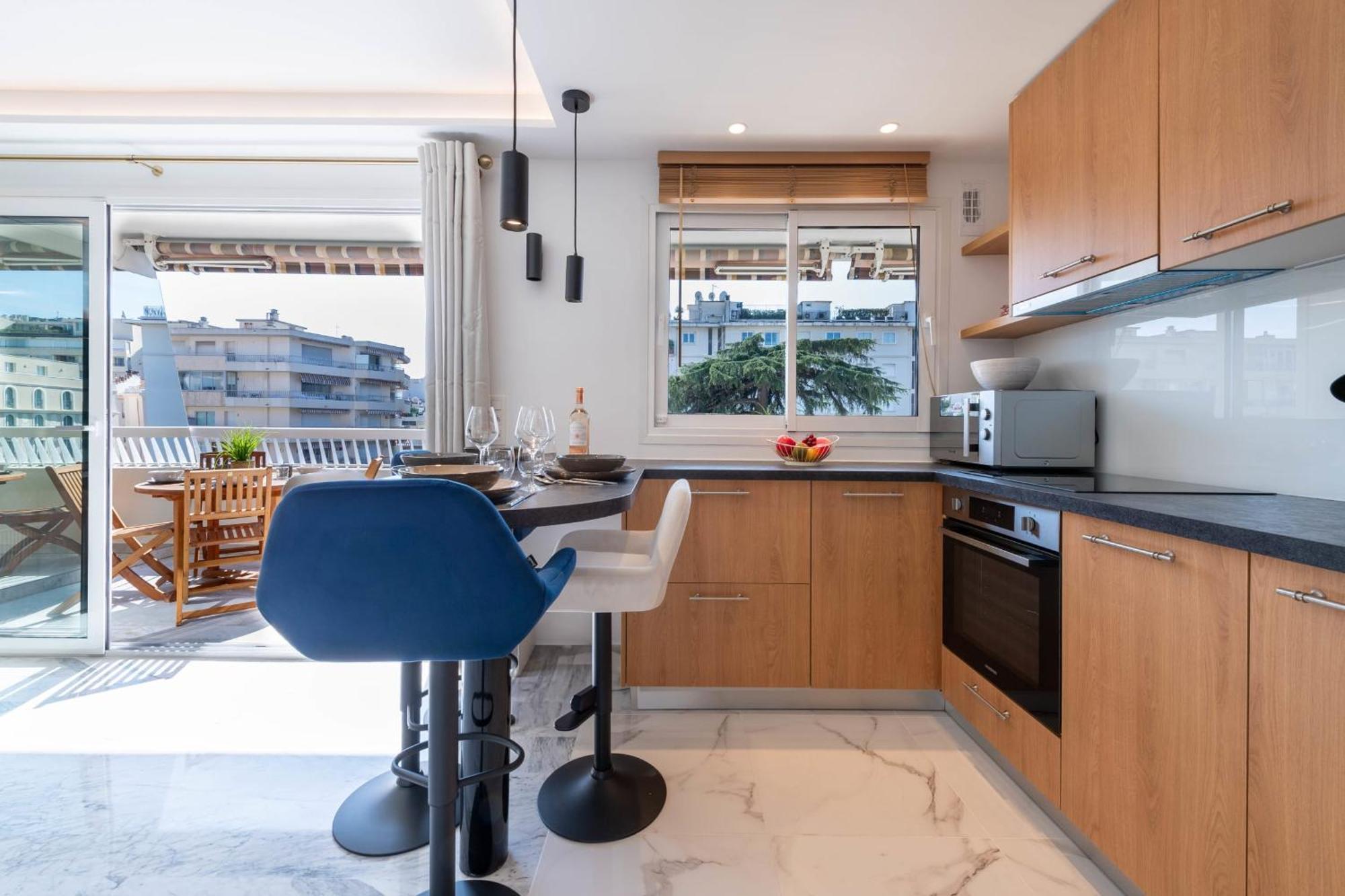 Apartment Spacious 1-br With Terrace Heart Of Cannes