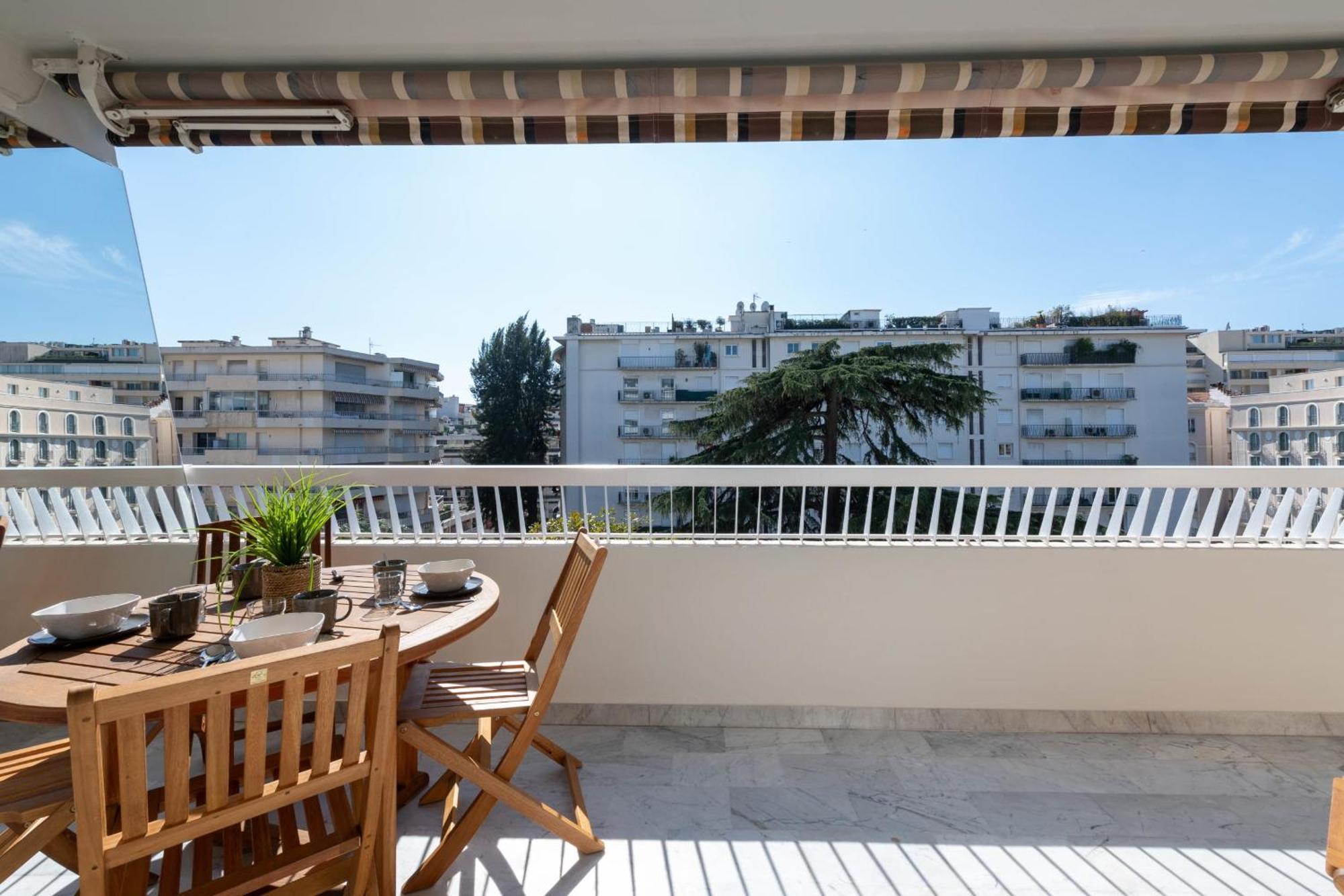 Apartment Spacious 1-br With Terrace Heart Of *