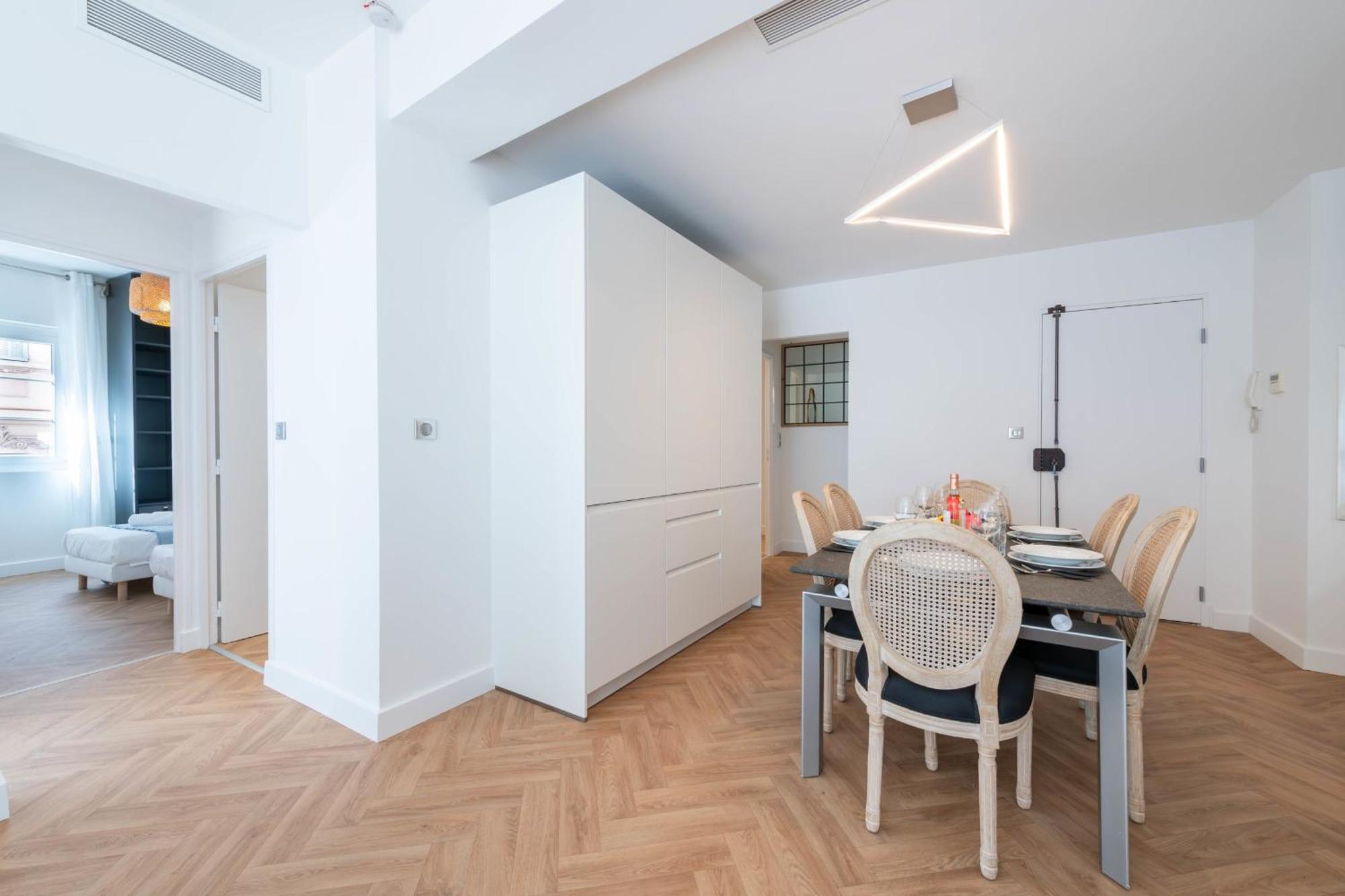 3-br In The Golden Square