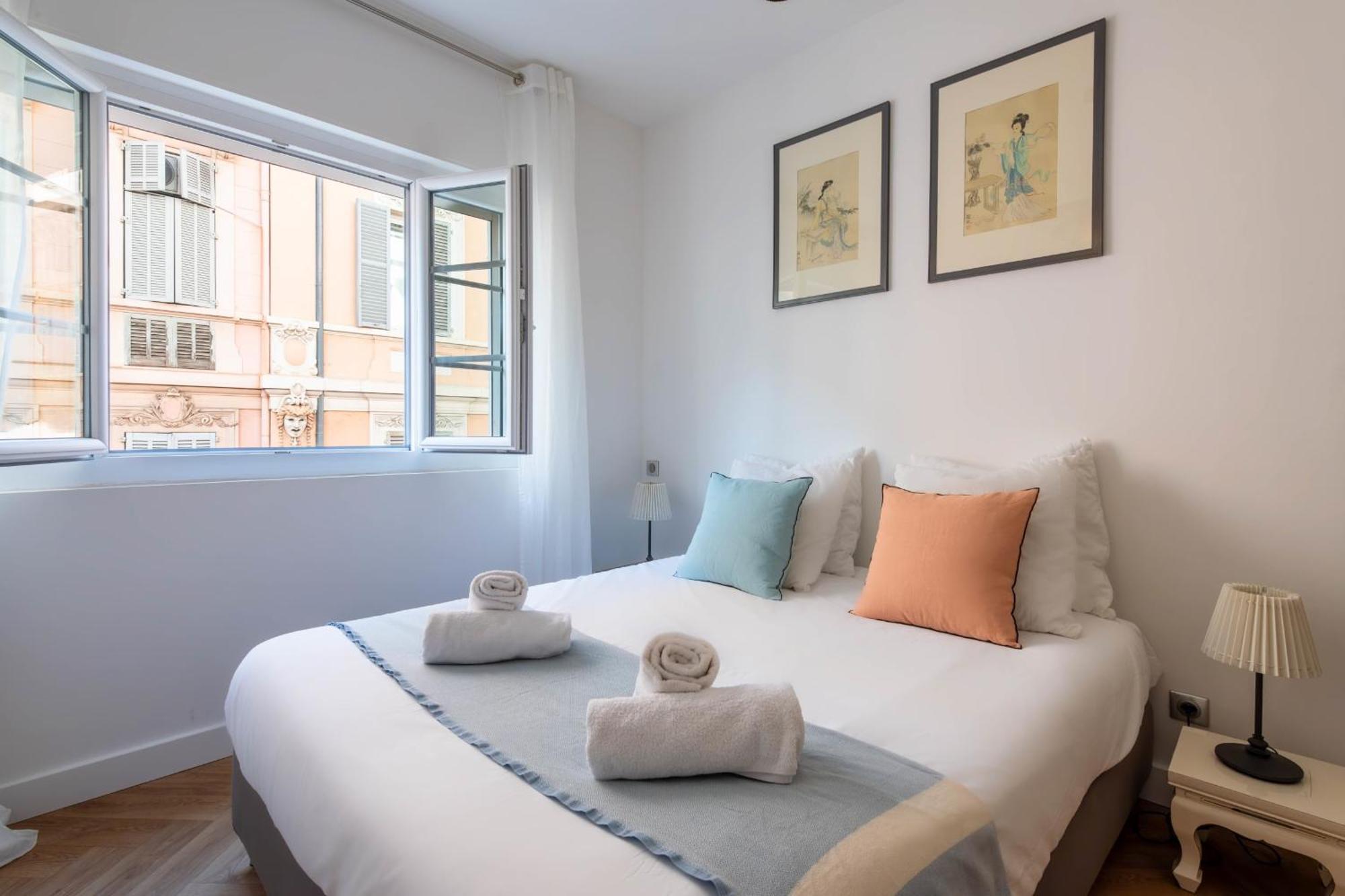 Apartment 3-br In The Golden Square Cannes