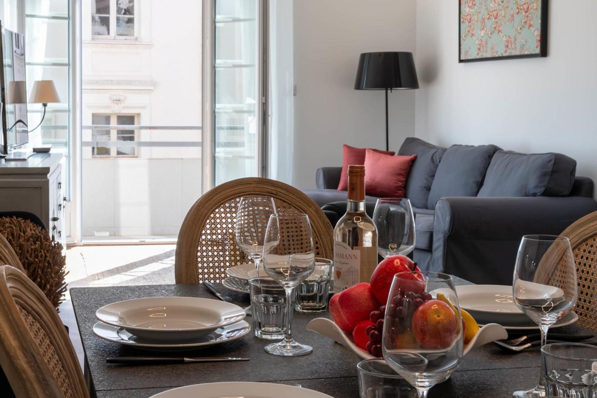Apartment 3-br In The Golden Square *