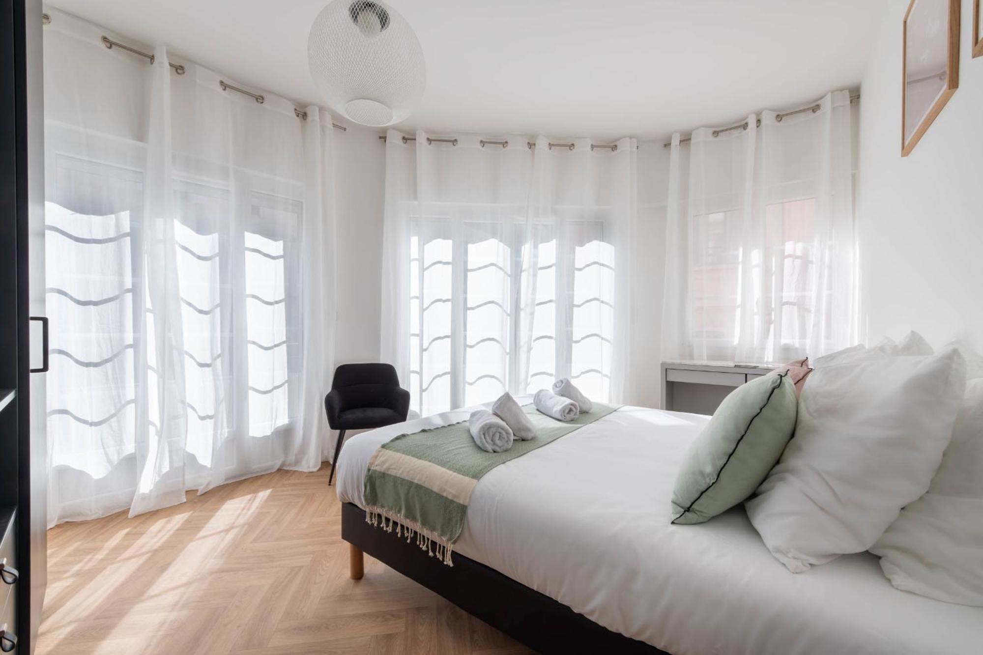 3-br In The Golden Square * Cannes