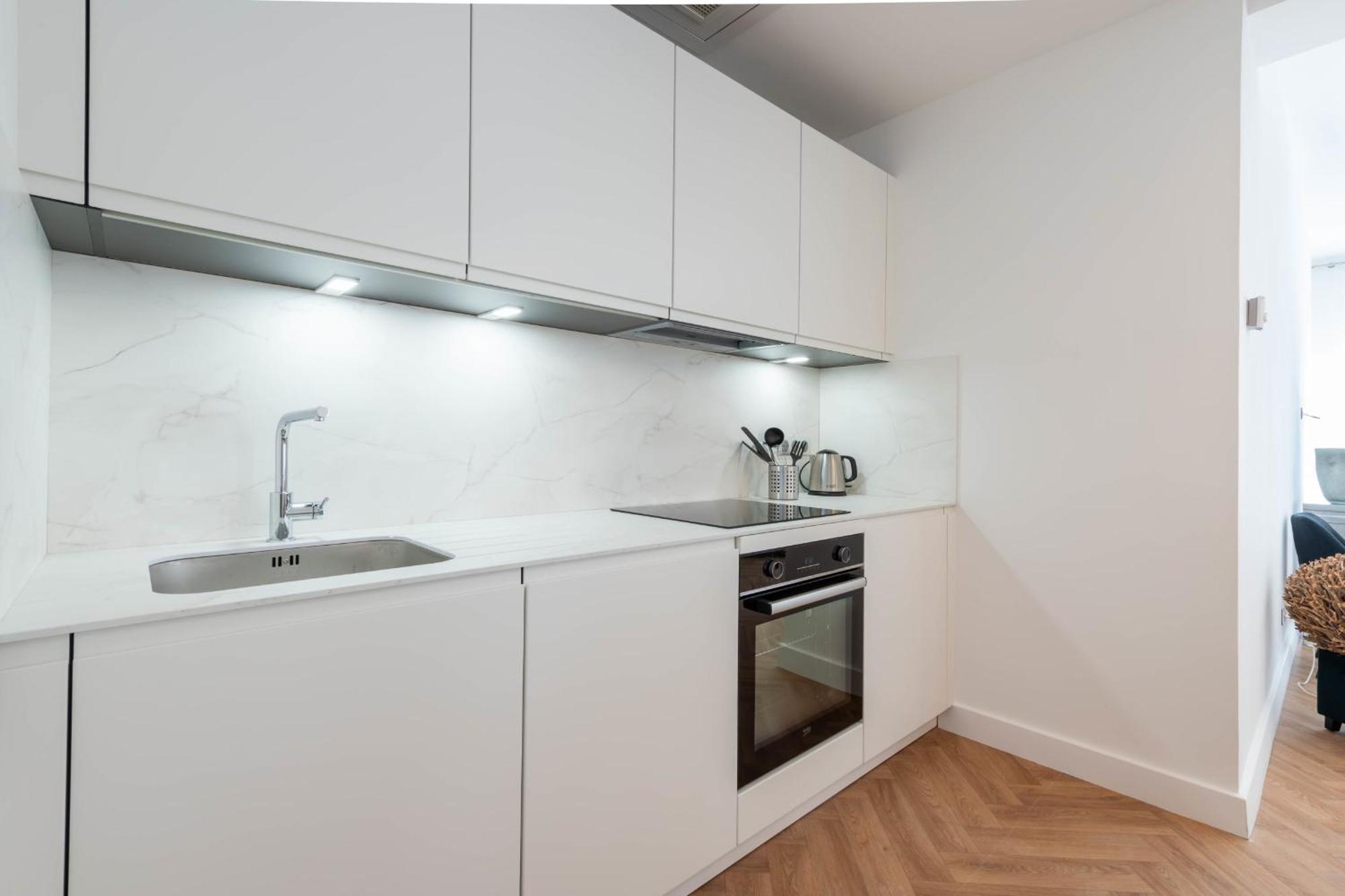 Apartment 3-br In The Golden Square *
