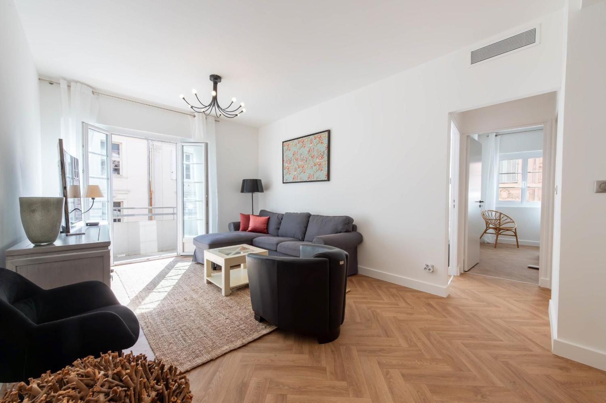 3-br In The Golden Square *