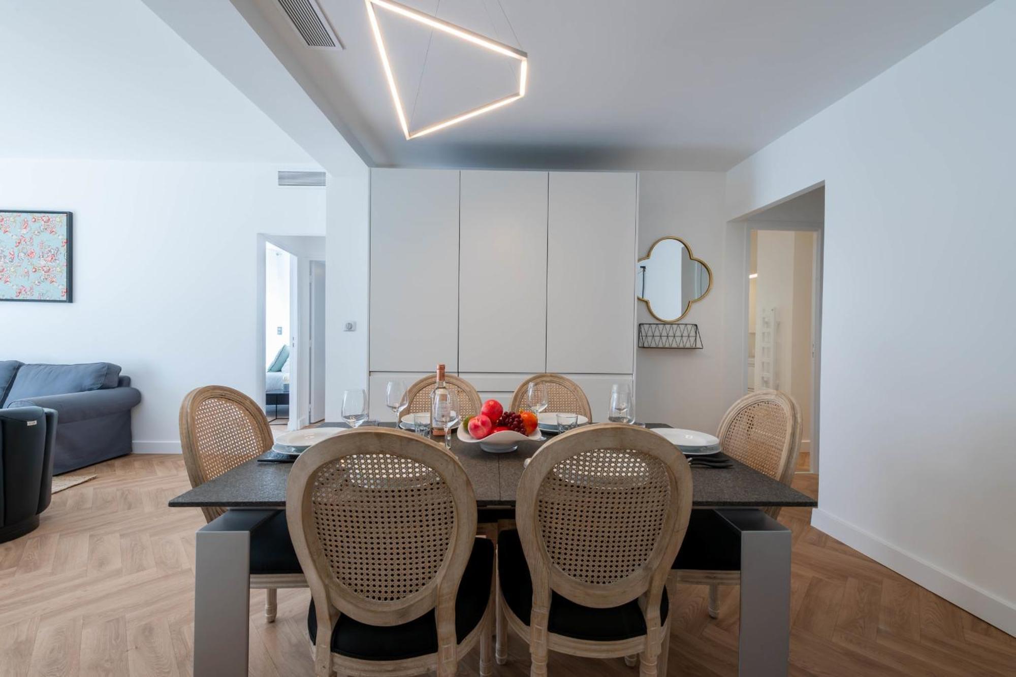 3-br In The Golden Square Cannes