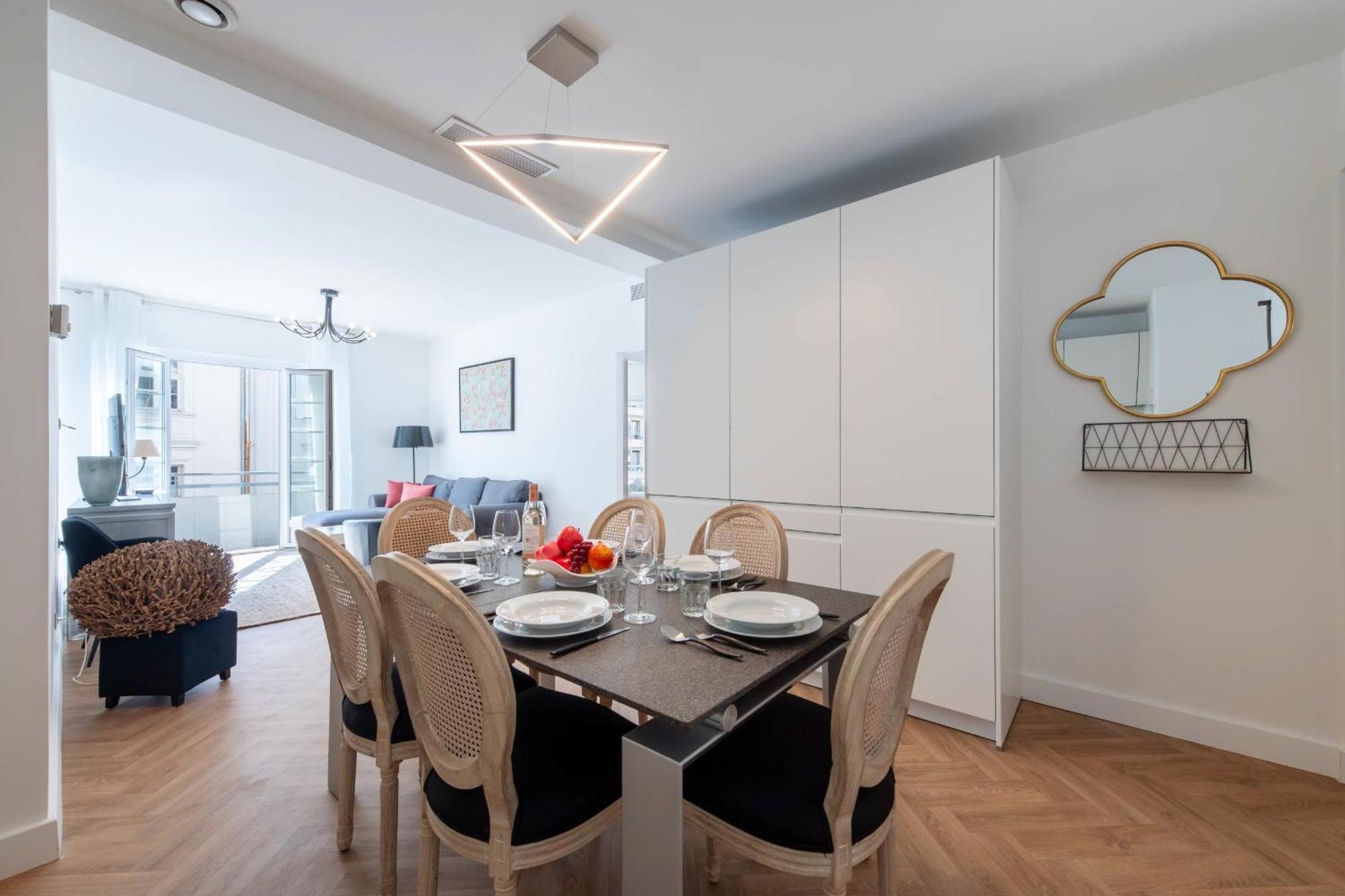 3-br In The Golden Square