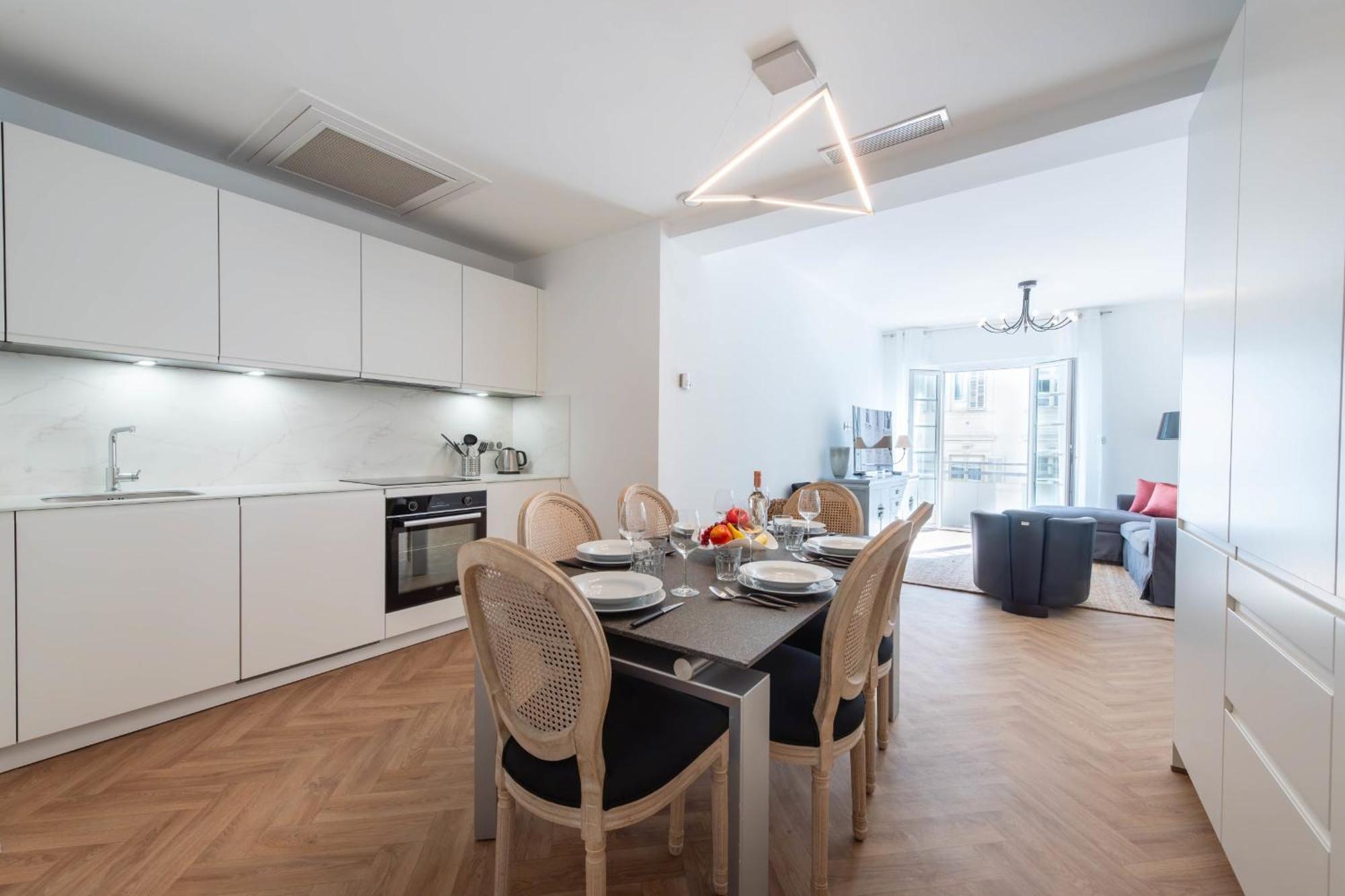 3-br In The Golden Square Apartment