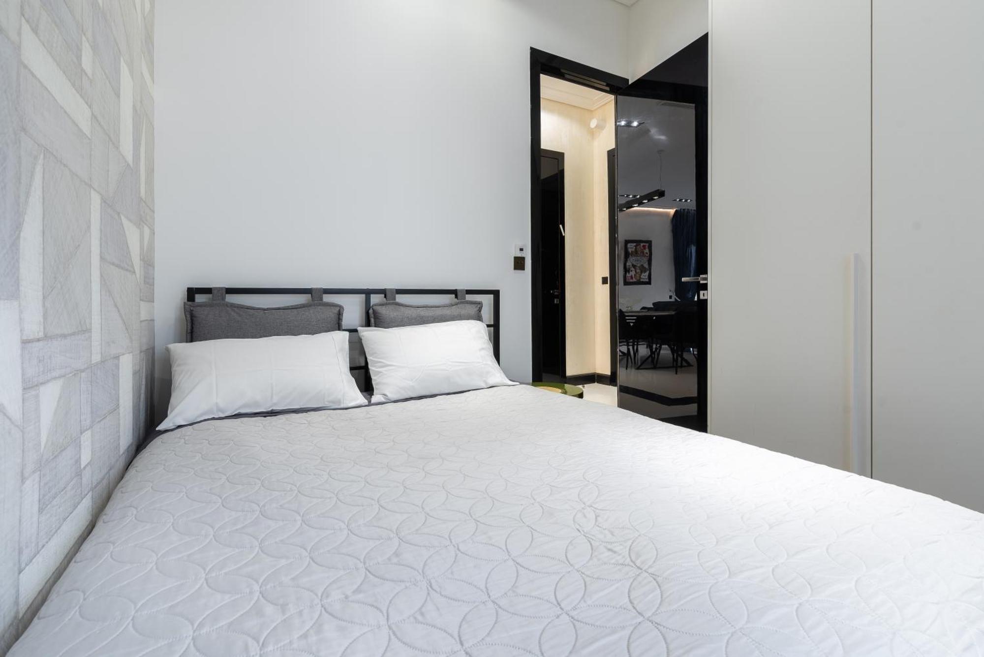 110 M2 Golden Square, Renovated, 20metres Croisette, Parking Private