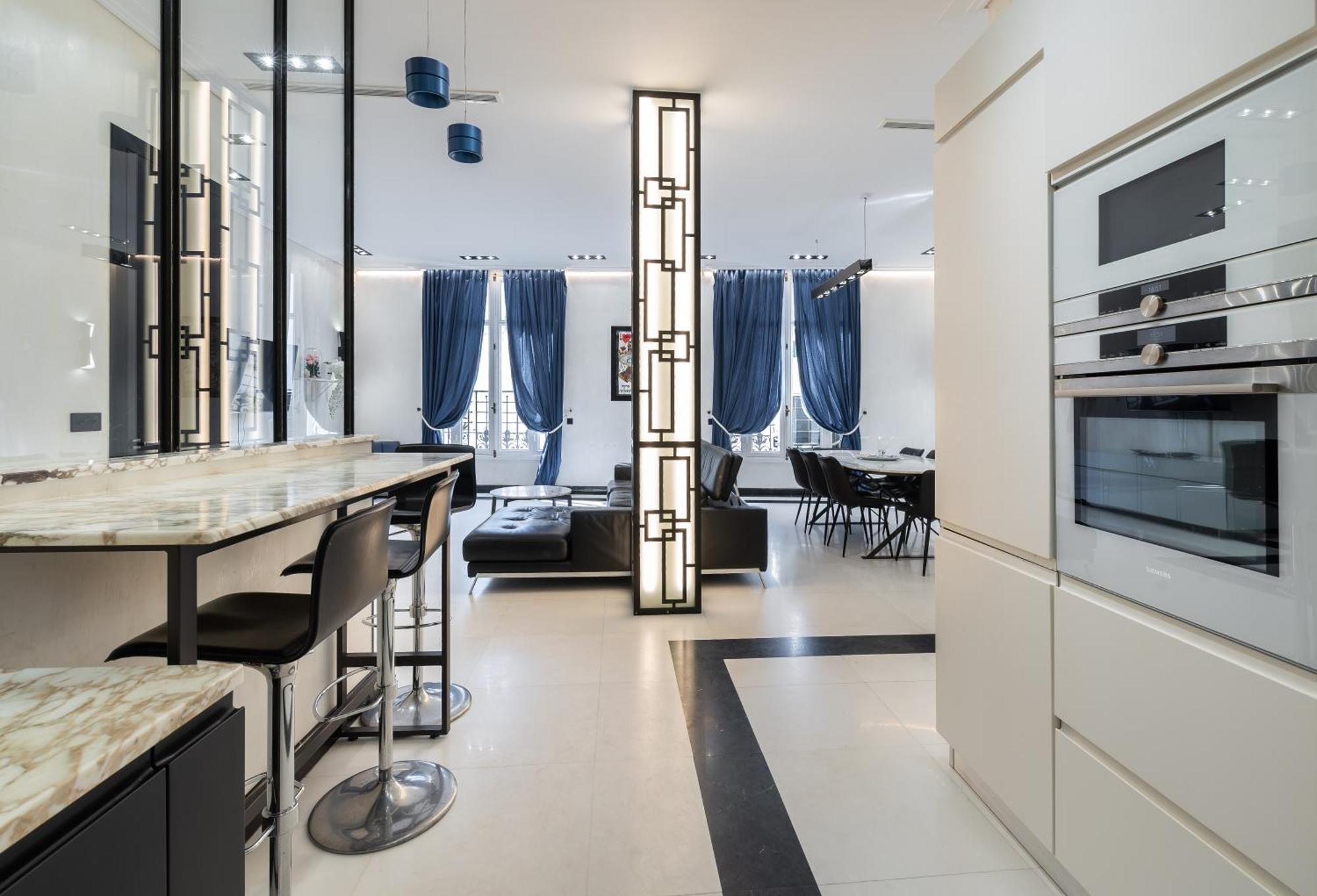 Apartment 110 M2 Golden Square, Renovated, 20metres Croisette, Parking Private Cannes