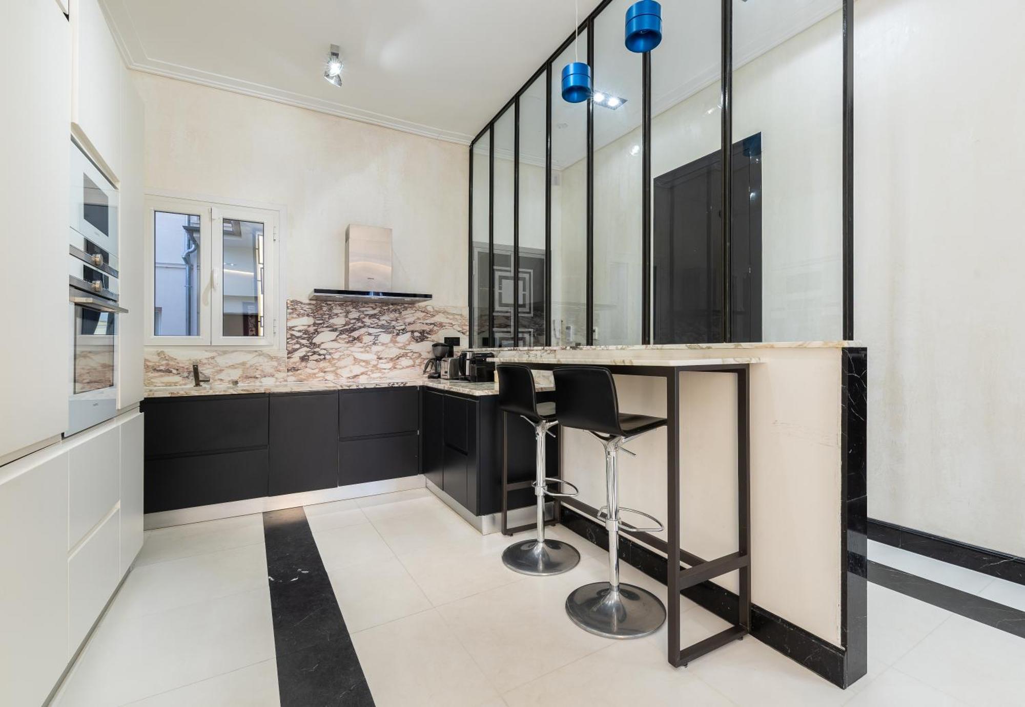 110 M2 Golden Square, Renovated, 20metres Croisette, Parking Private *