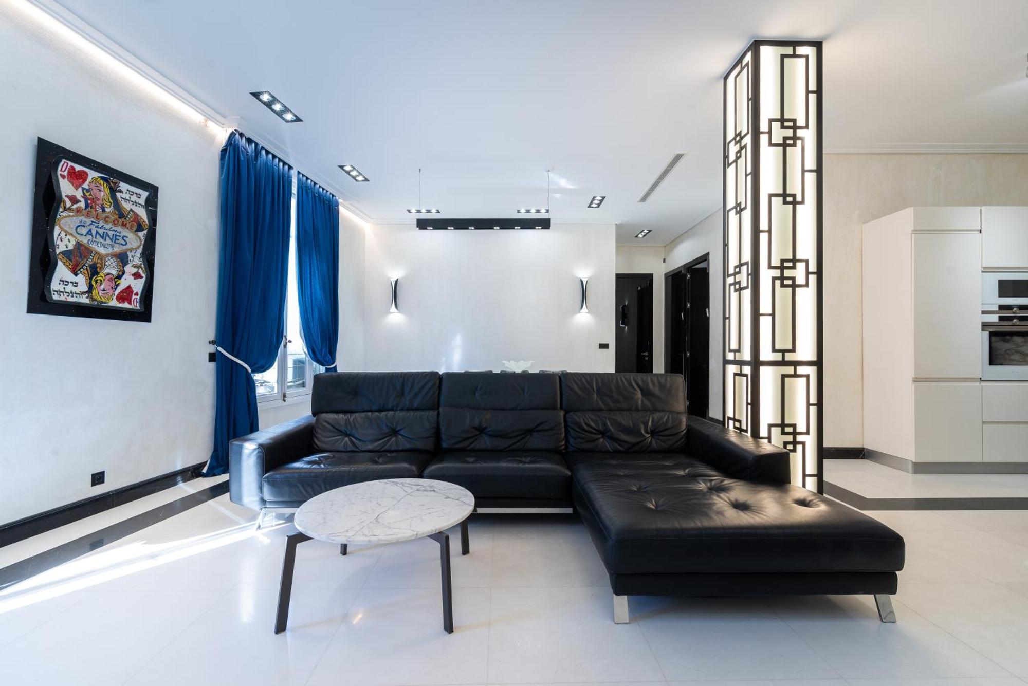 110 M2 Golden Square, Renovated, 20metres Croisette, Parking Private * Cannes