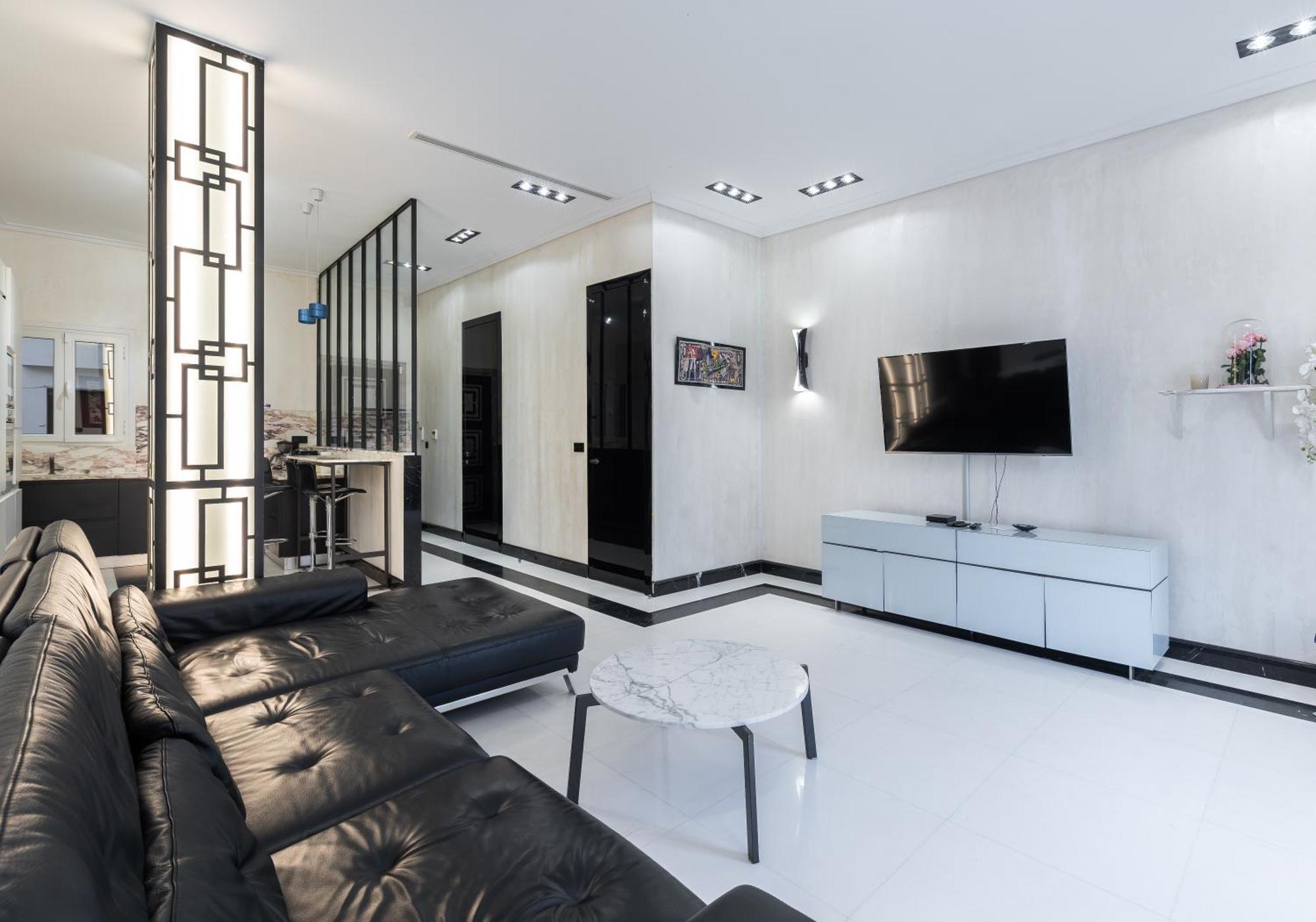 110 M2 Golden Square, Renovated, 20metres Croisette, Parking Private Apartment
