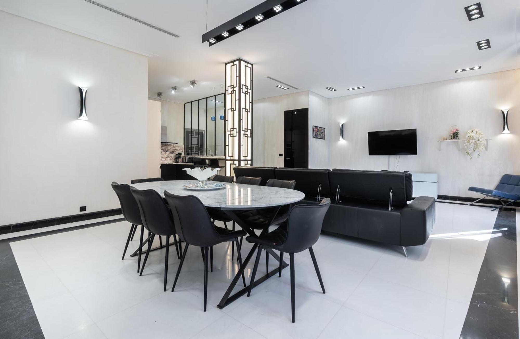 110 M2 Golden Square, Renovated, 20metres Croisette, Parking Private Apartment Cannes