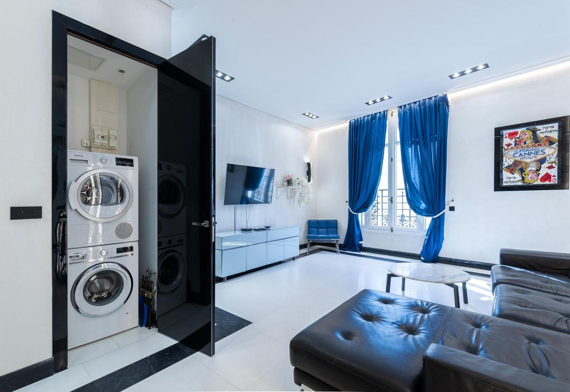 110 M2 Golden Square, Renovated, 20metres Croisette, Parking Private