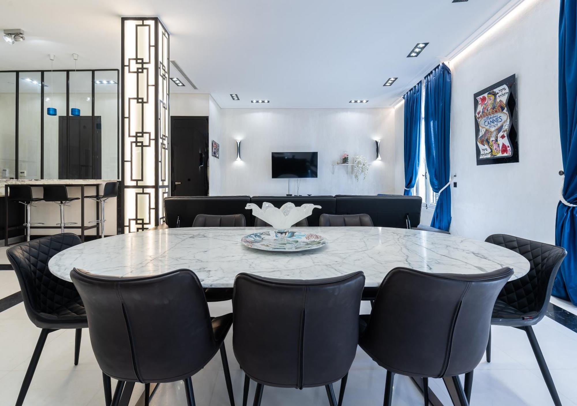 110 M2 Golden Square, Renovated, 20metres Croisette, Parking Private Apartment