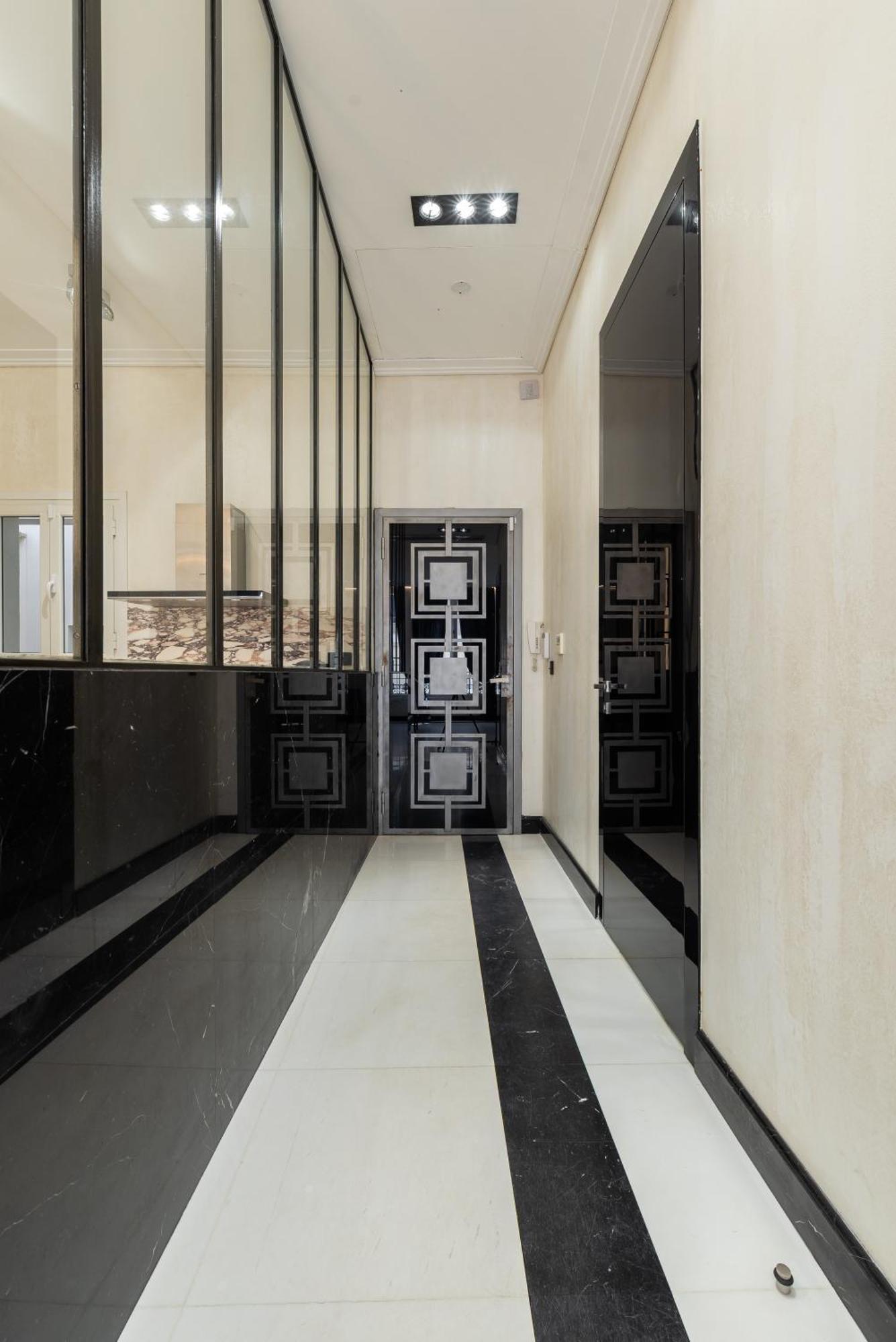 Apartment 110 M2 Golden Square, Renovated, 20metres Croisette, Parking Private