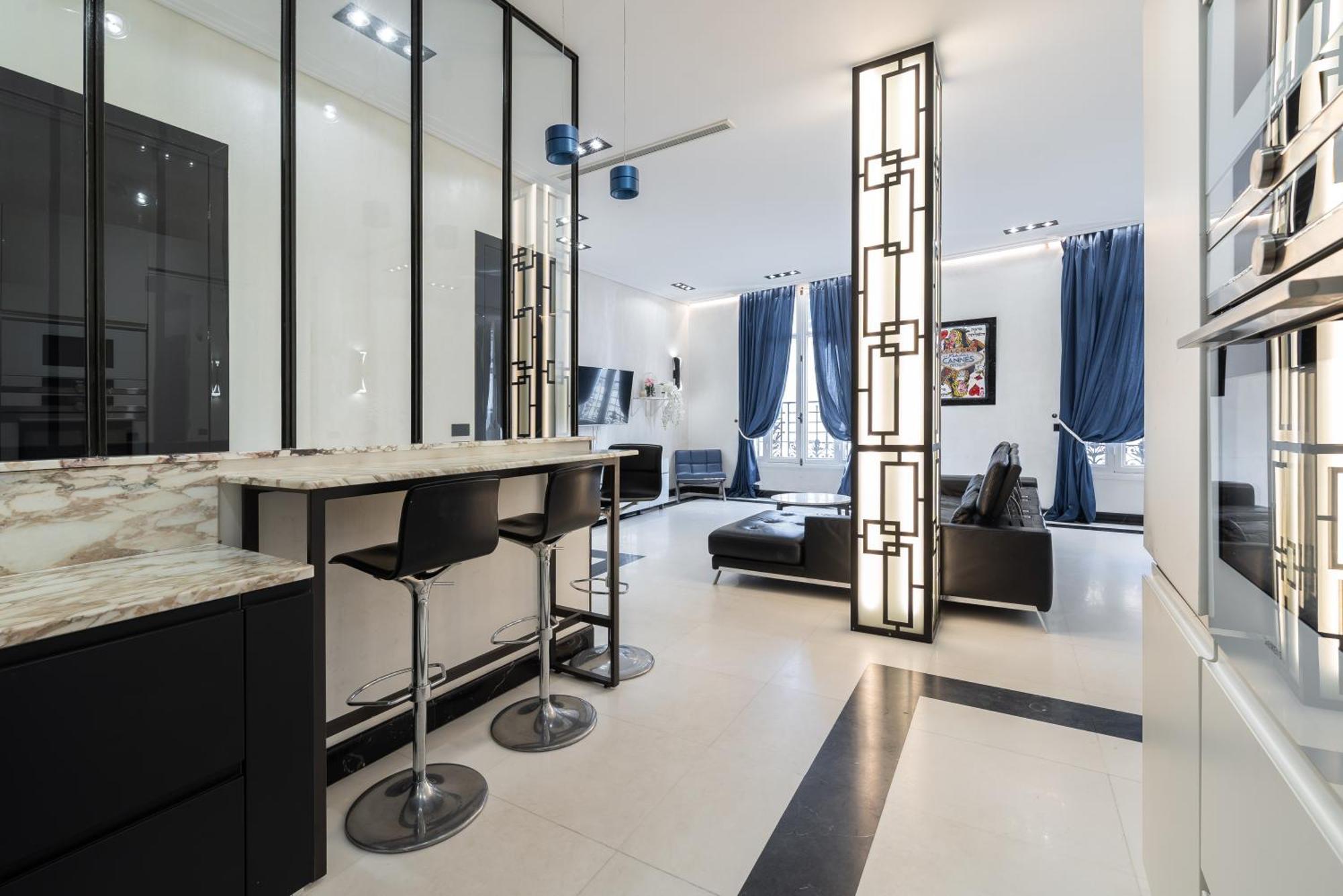 110 M2 Golden Square, Renovated, 20metres Croisette, Parking Private Apartment Cannes