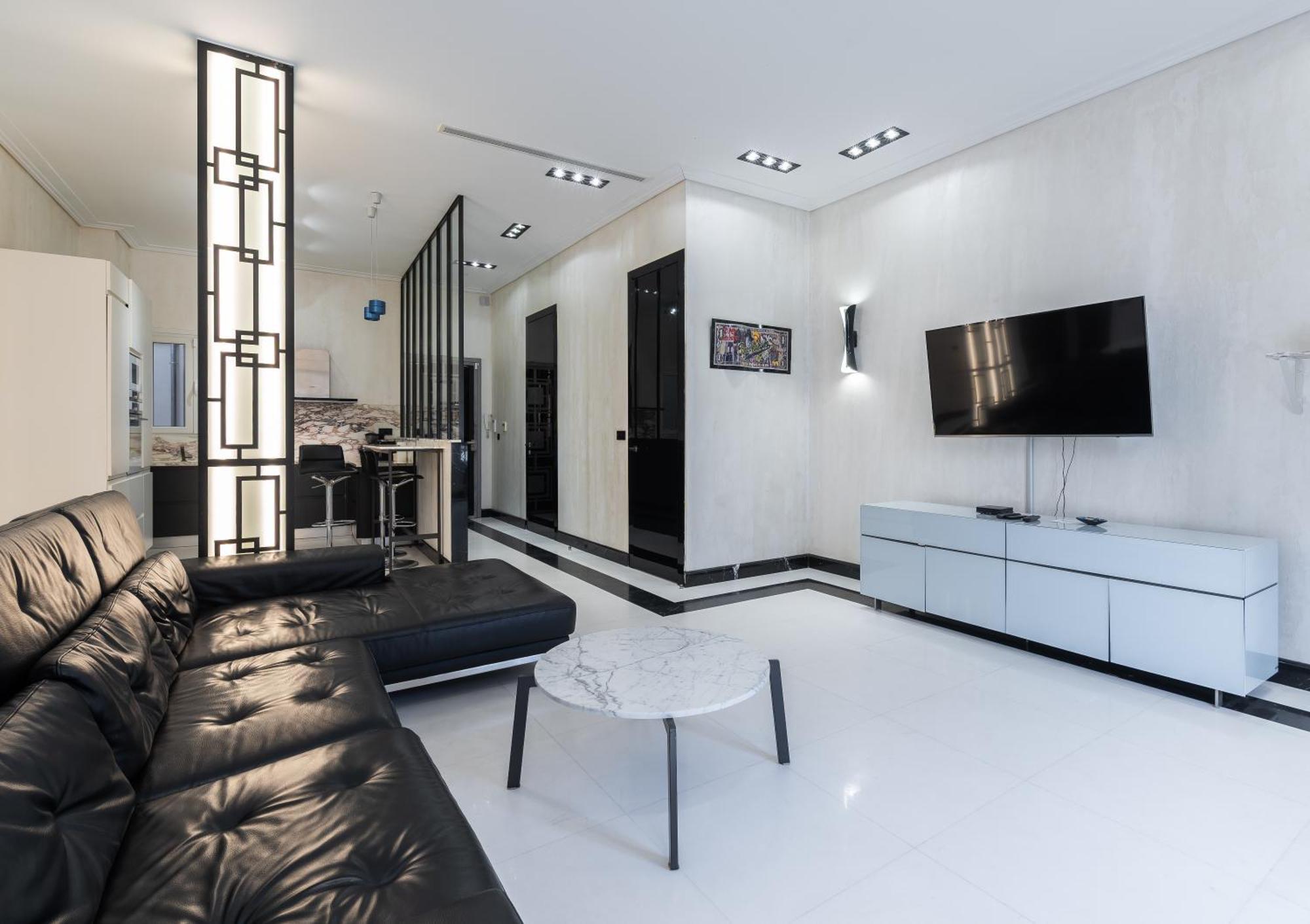 Apartment 110 M2 Golden Square, Renovated, 20metres Croisette, Parking Private Cannes