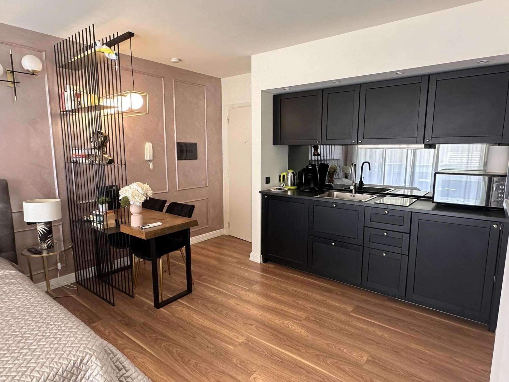 Apartment Modern In The Hearth Of Just A Few Steps From The Croisette Front And Shops - 2242 *