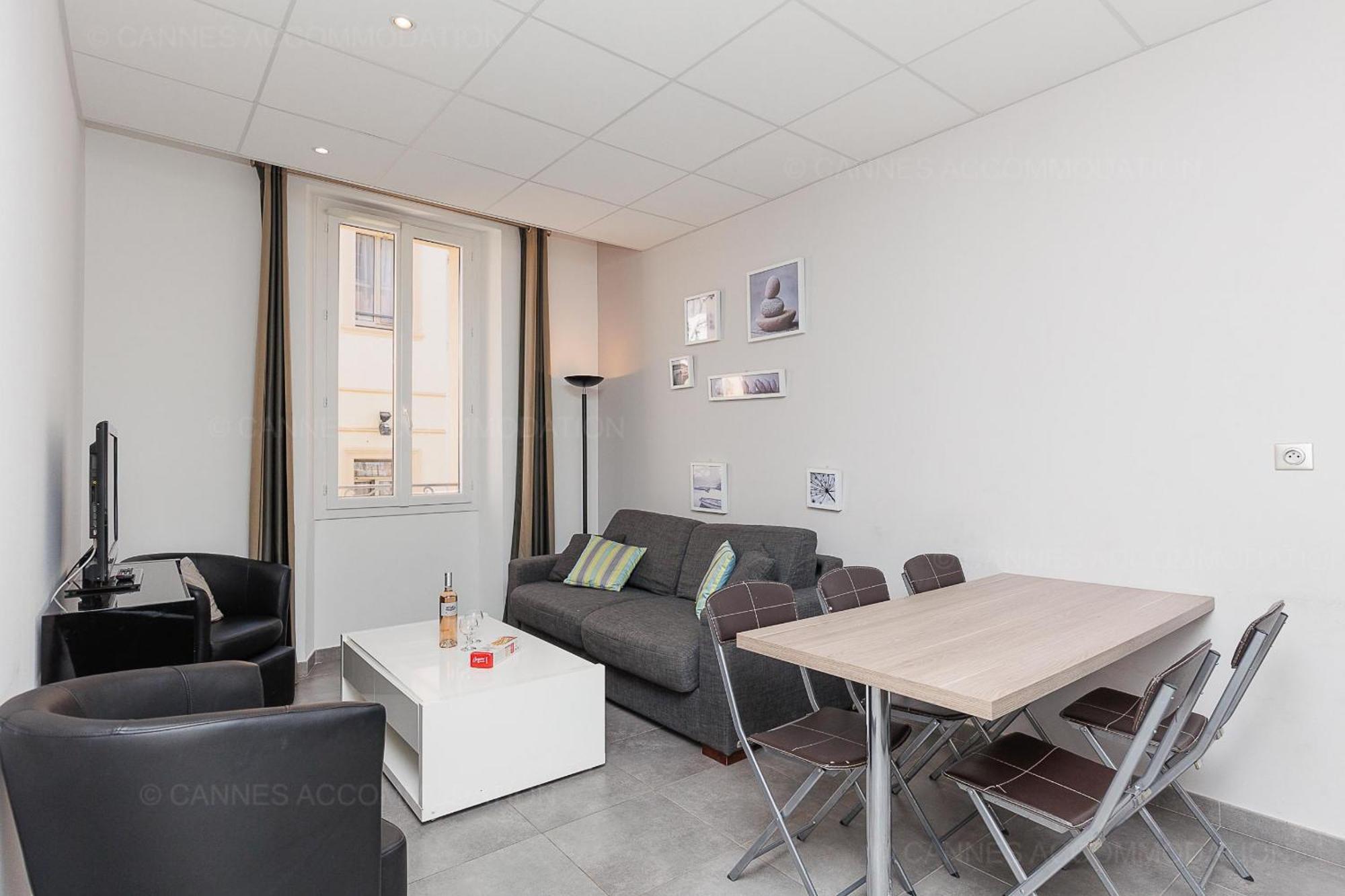 Aout 21 Apartment *