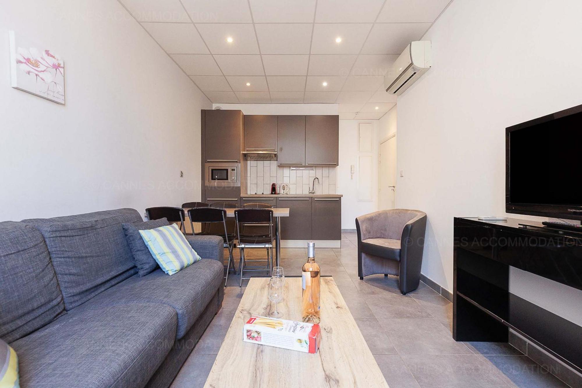 Apartment Aout 31 *