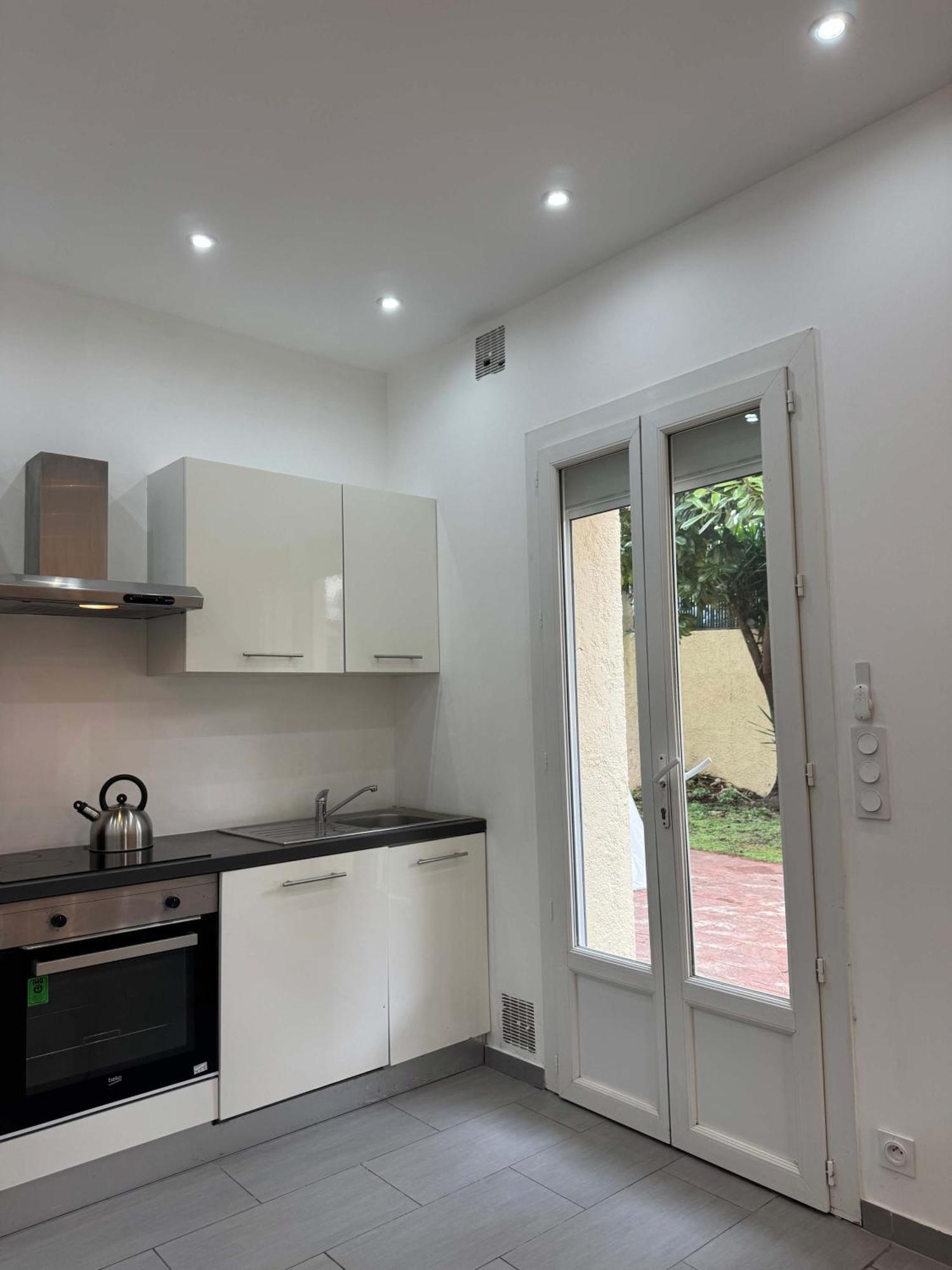 Apartment Rare - New In The Heart Of *