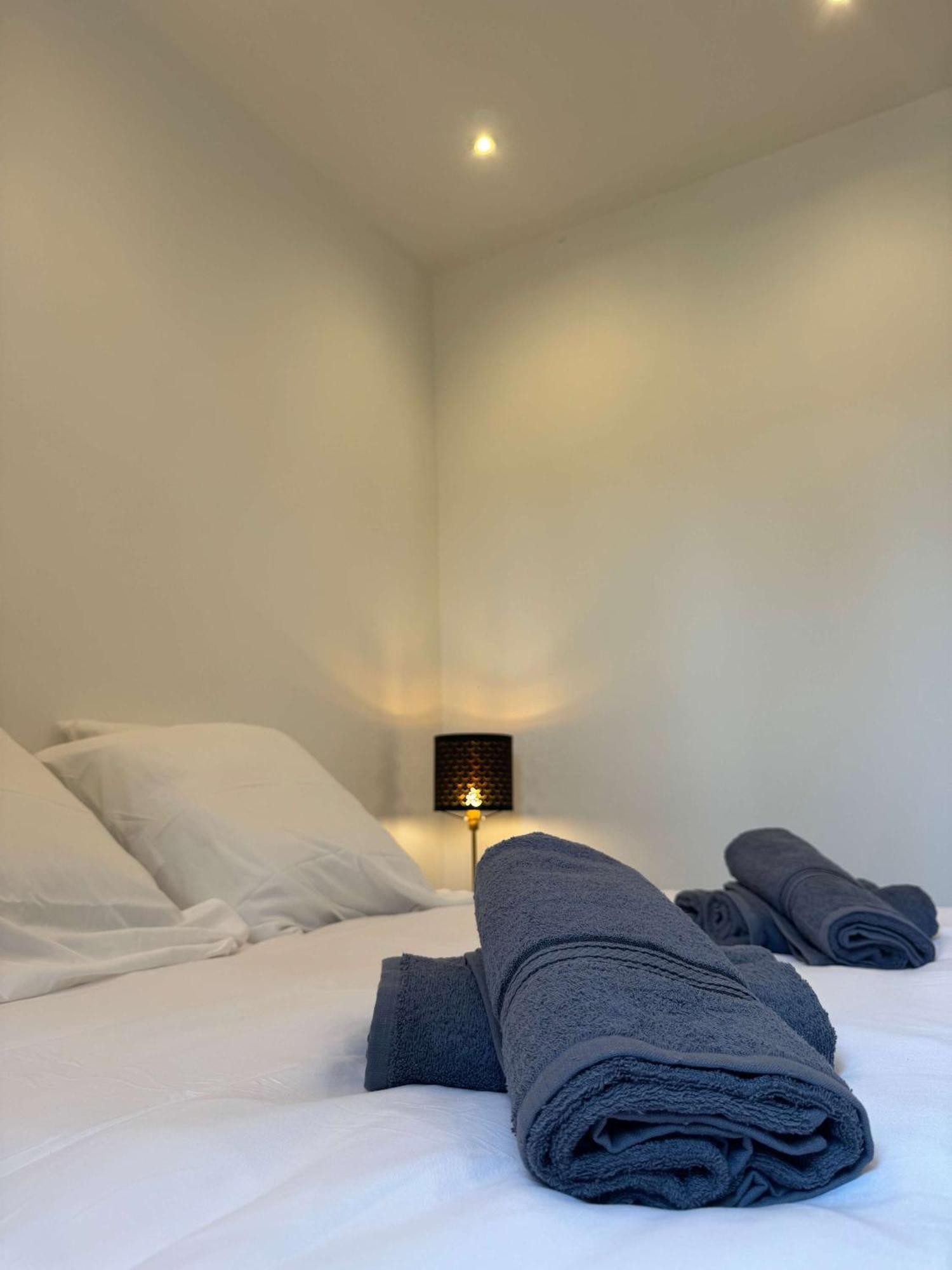 Apartment Rare - New In The Heart Of *