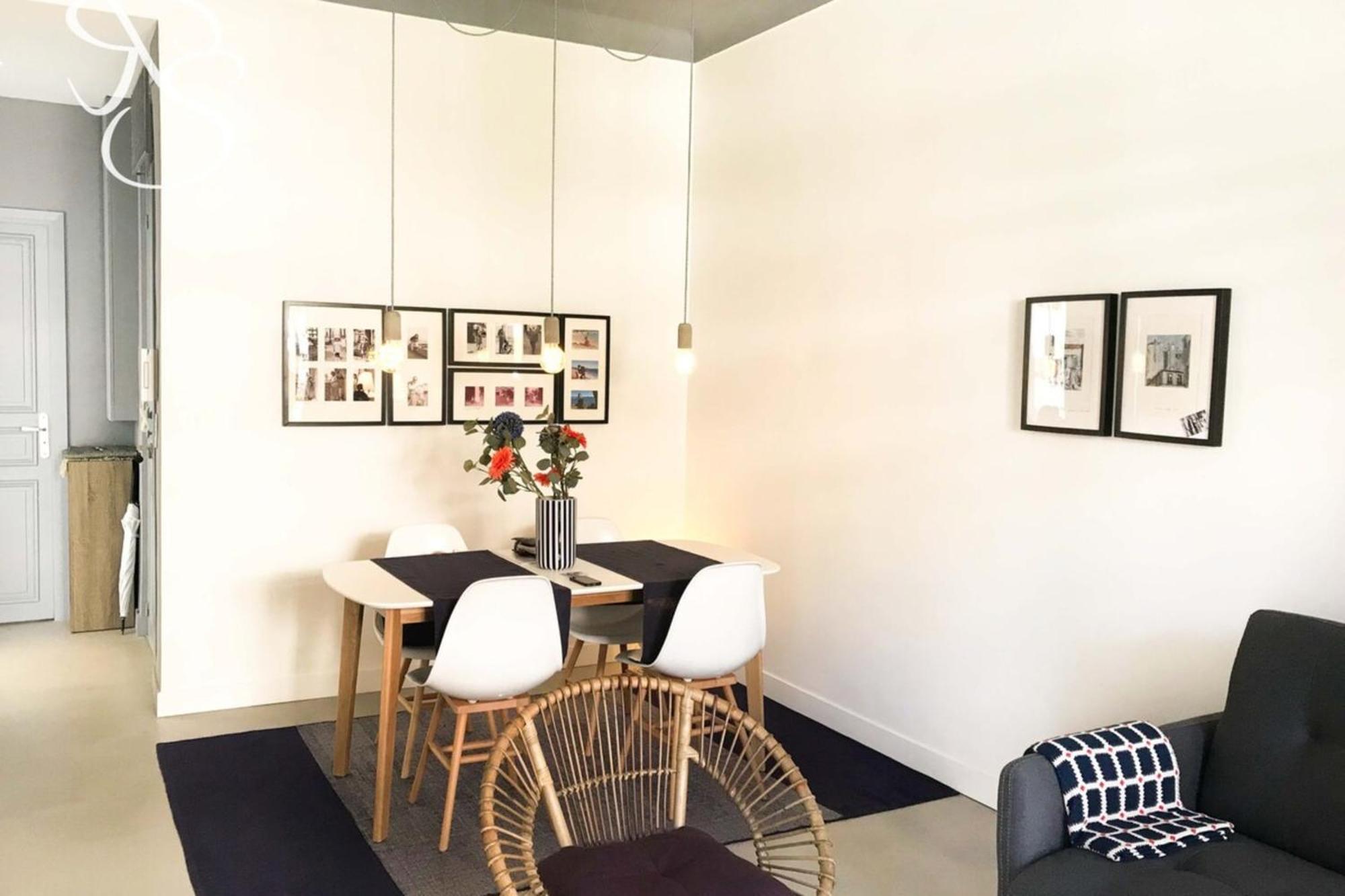 - Modern Balcony Flat Perfect Location *