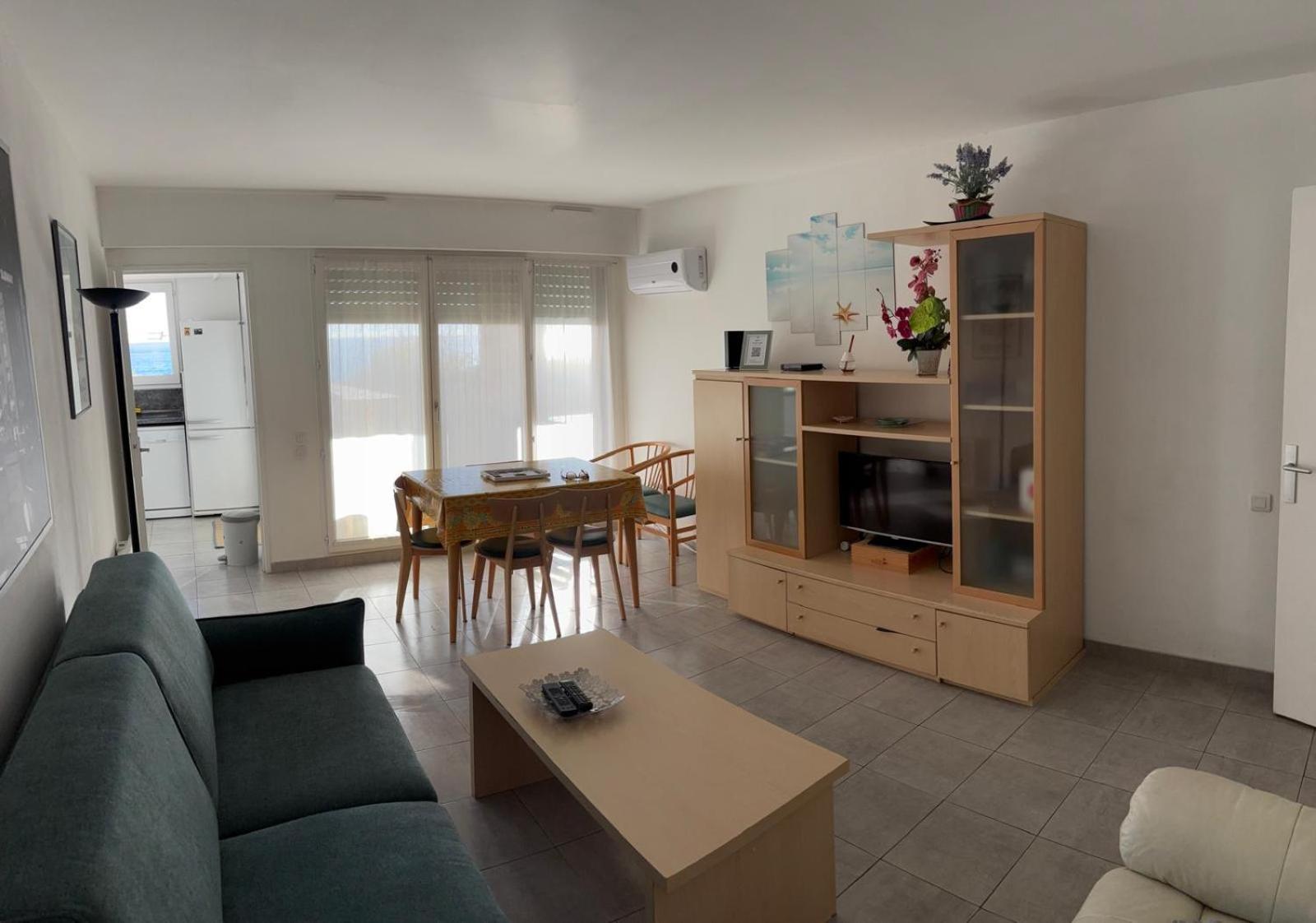 Apartment In Riva Al Mare A Cannes