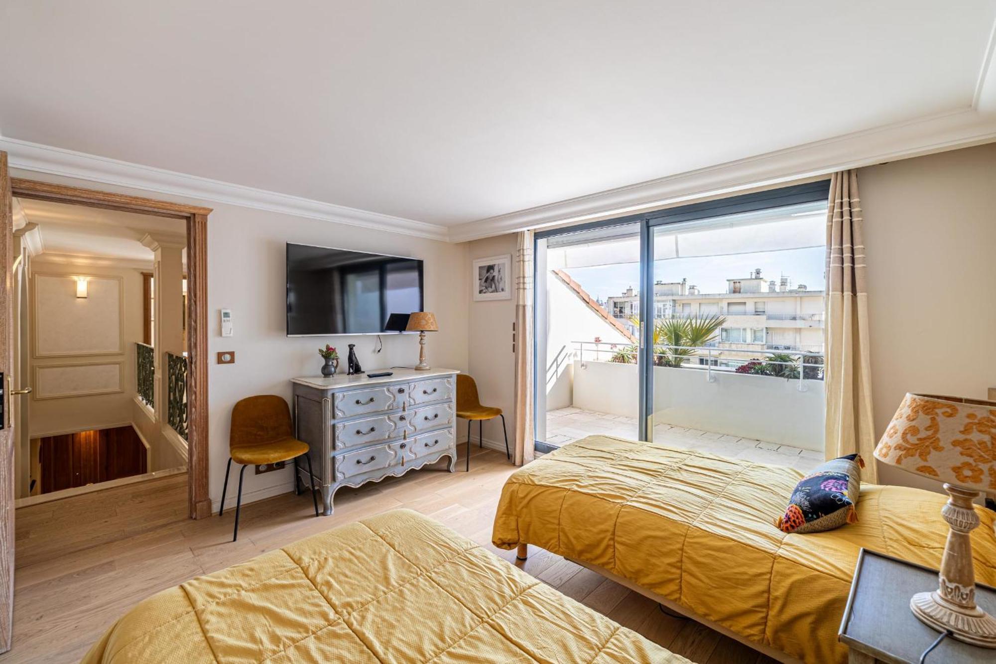 Ref 823 - Center - Duplex For Rent Apartment *