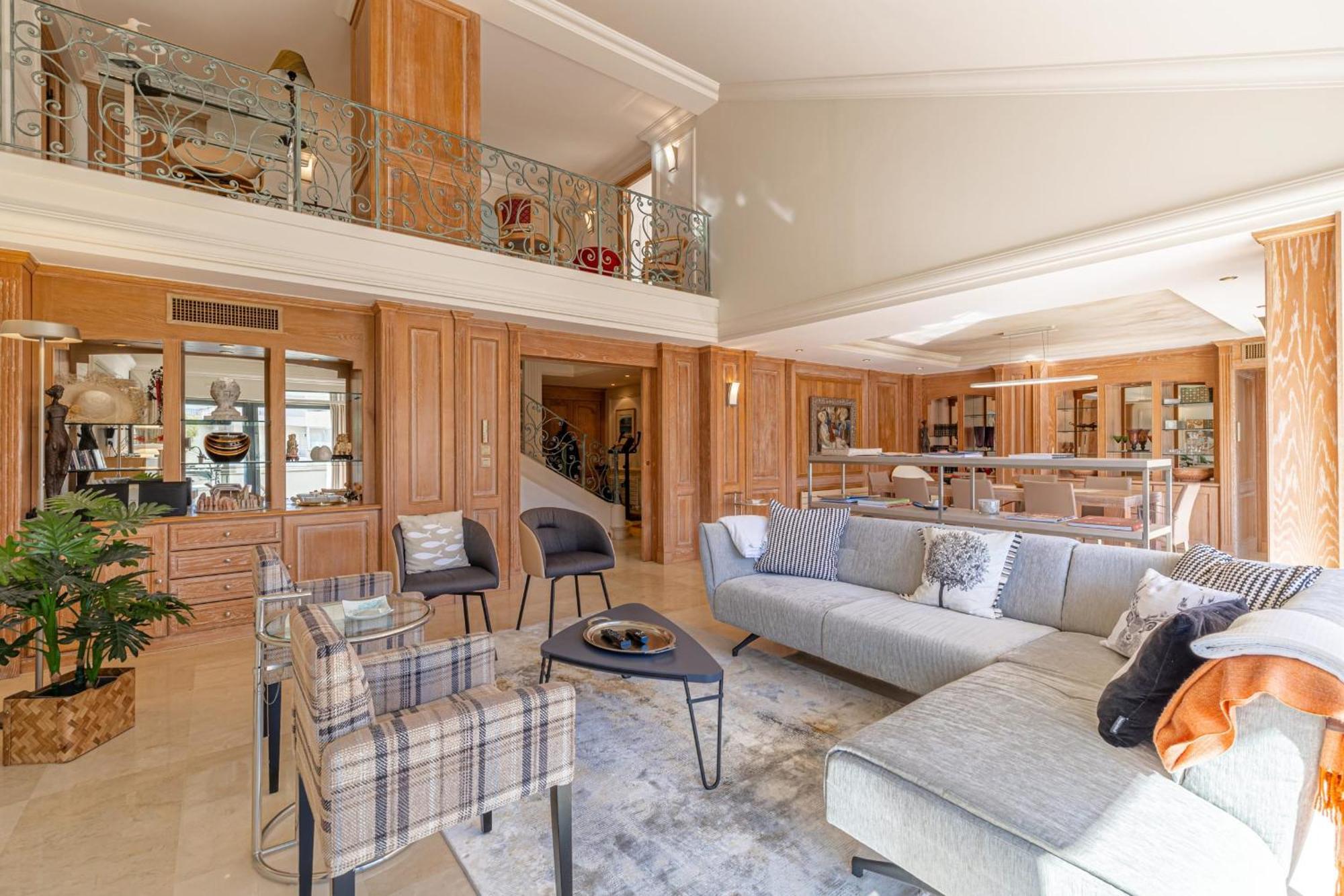 Ref 823 - Center - Duplex For Rent Apartment Cannes