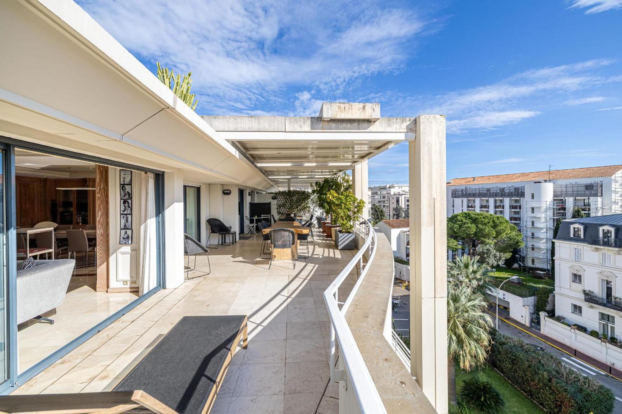 Apartment Ref 823 - Center - Duplex For Rent Cannes