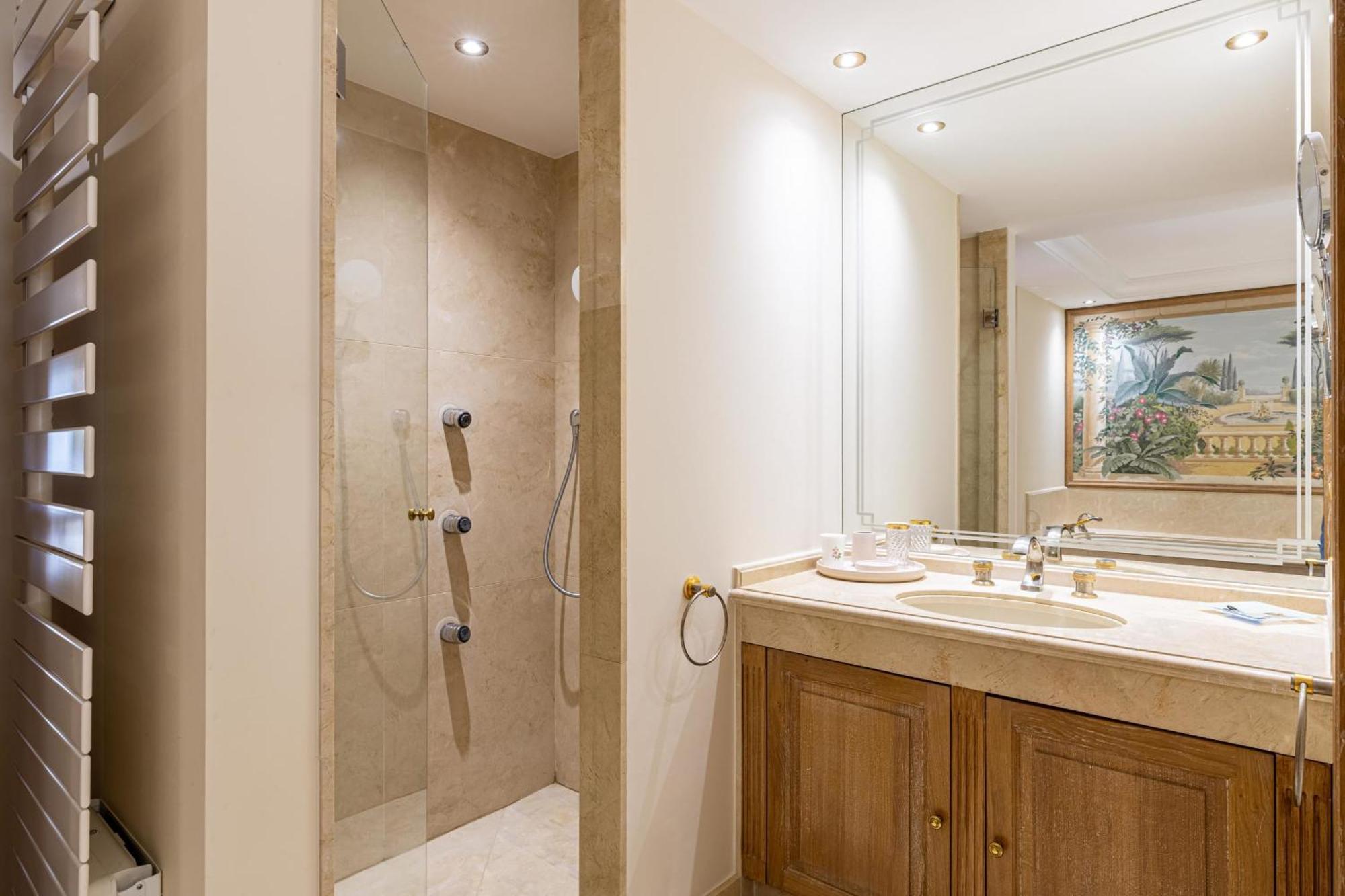 Ref 823 - Center - Duplex For Rent Appartement *