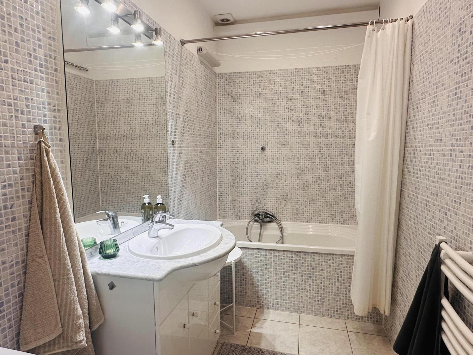 Bright One Bedroom In The Center Of Cannes13 Minutes Walk To The Palais Des Festivals - 2290 Apartment *