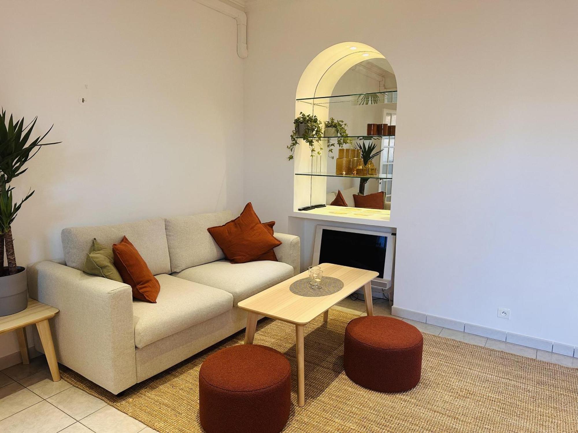 Bright One Bedroom In The Center Of Cannes13 Minutes Walk To The Palais Des Festivals - 2290 Cannes