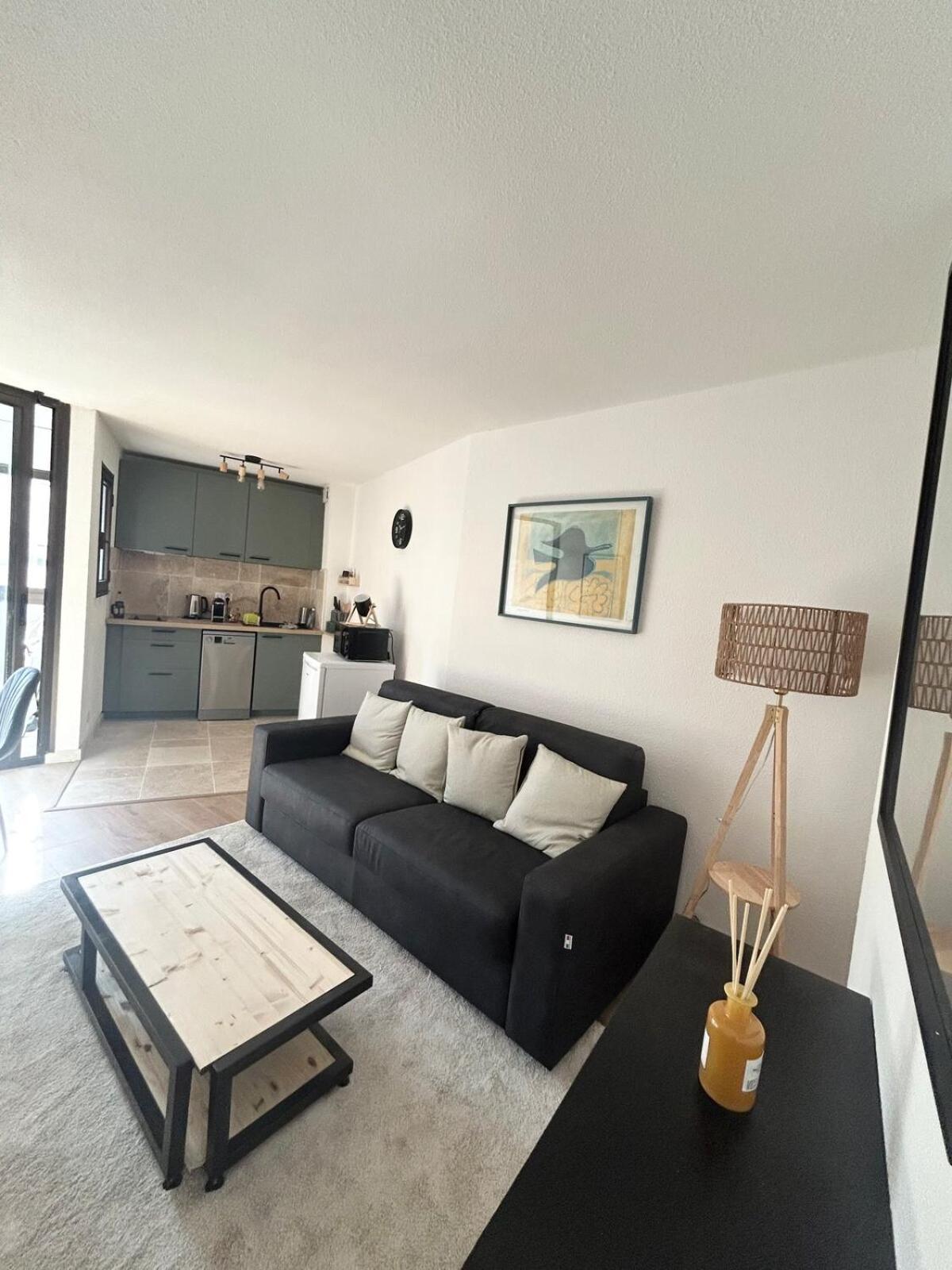 Elegant 2p Ideal In Apartment