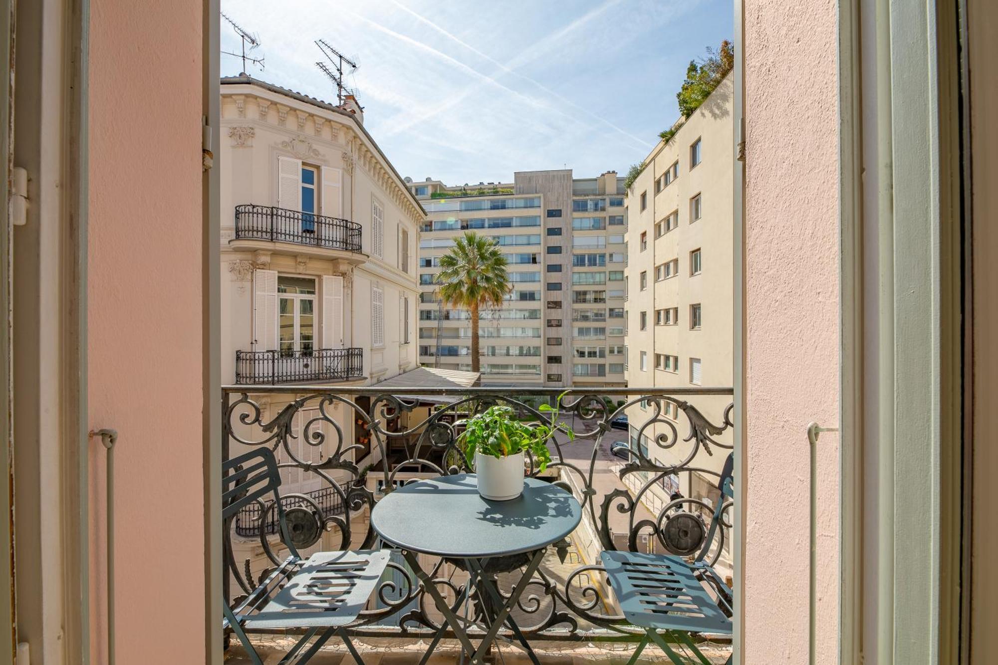 Apartment La Guitare 22 - Spacious 1 Bedroom In The Center Of Cannes, Right Behind Grand