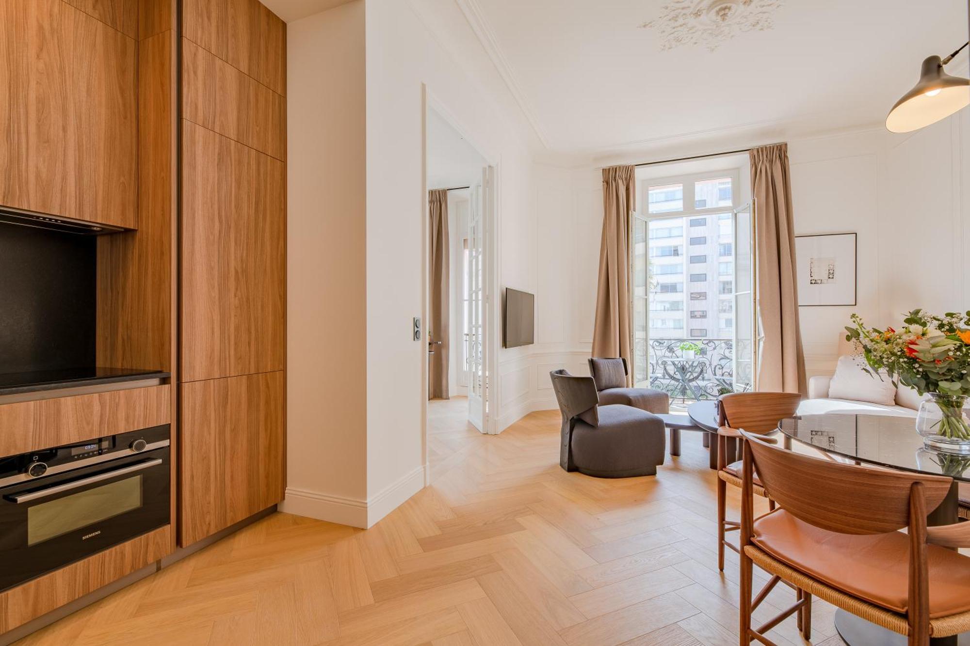 Apartment La Guitare 22 - Spacious 1 Bedroom In The Center Of Cannes, Right Behind Grand *