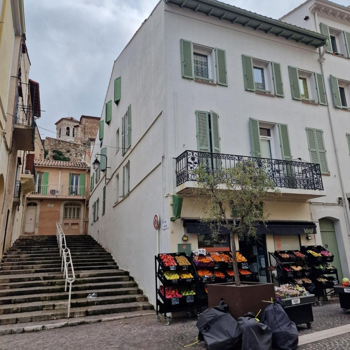 - Centre- Film Festival Apartment Cannes