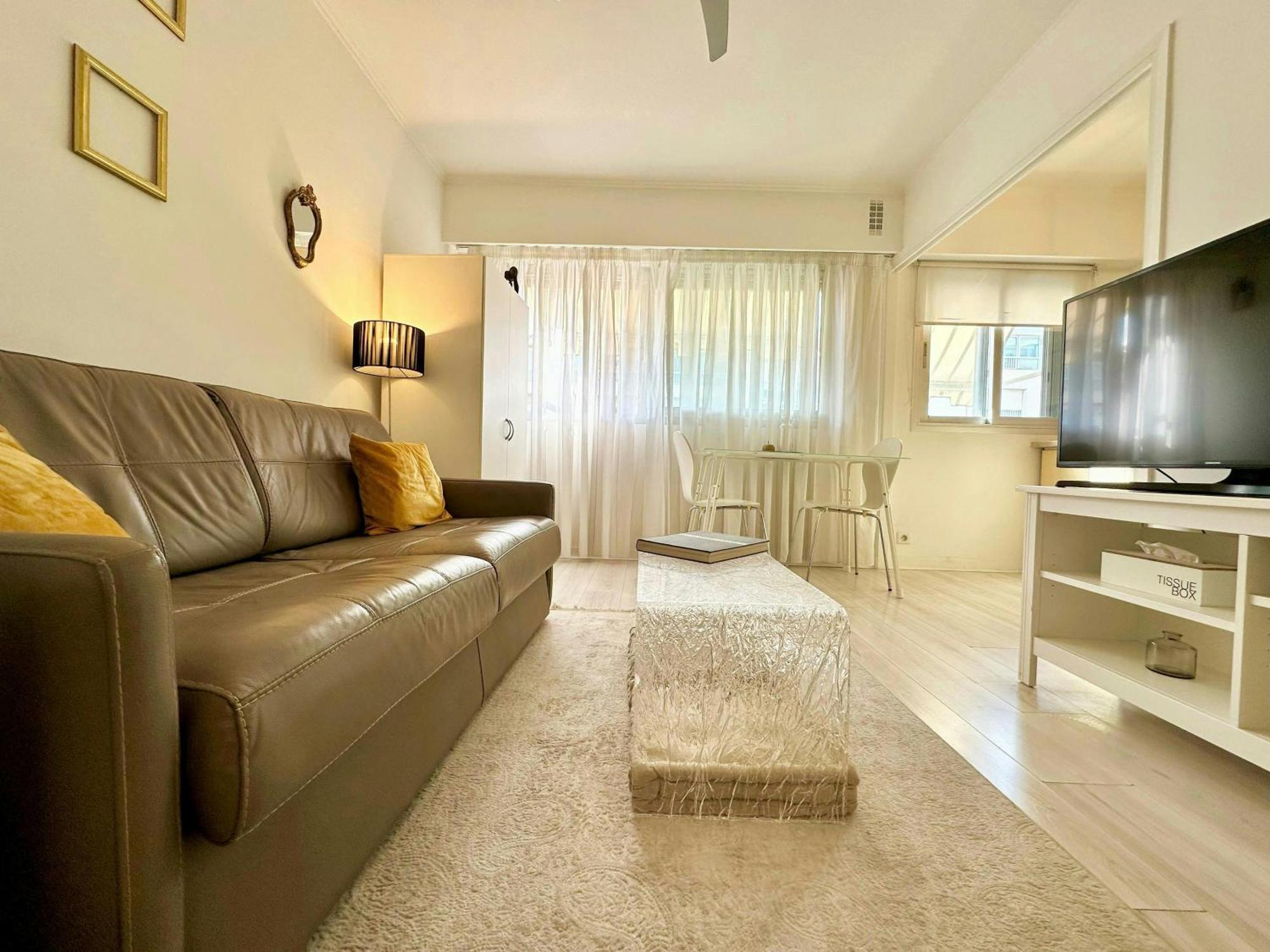 2 Pieces Centre Proche Palais *