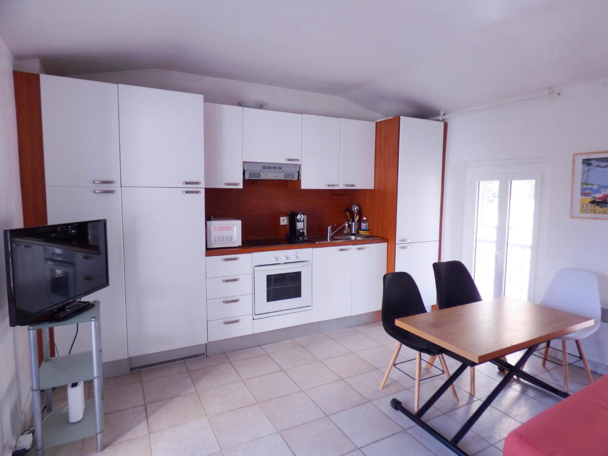 Apartment Divona - 1 Bedroom Apartment, Pool & 5min Away Cannes
