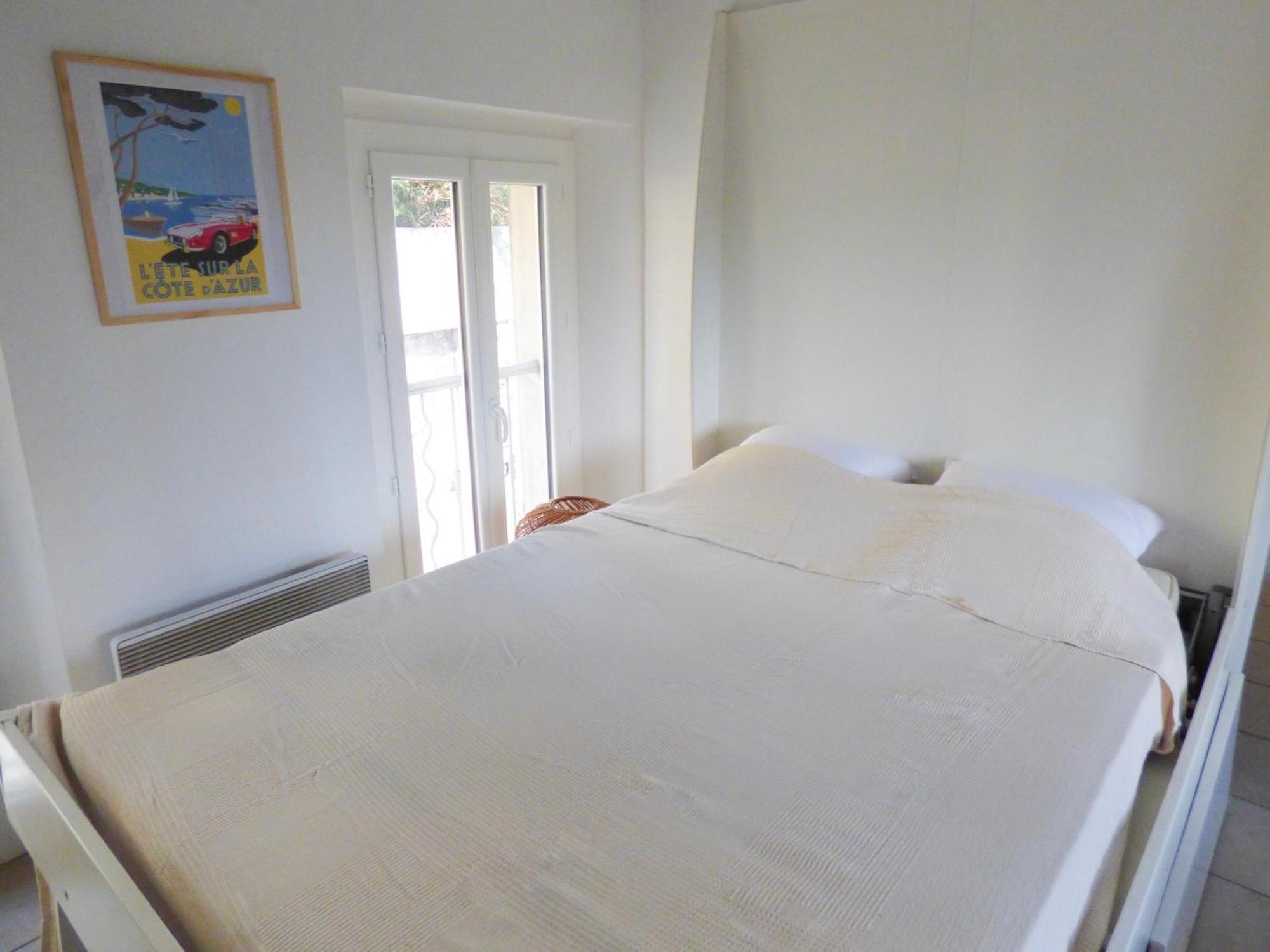 Apartment Divona - 1 Bedroom Apartment, Pool & 5min Away *