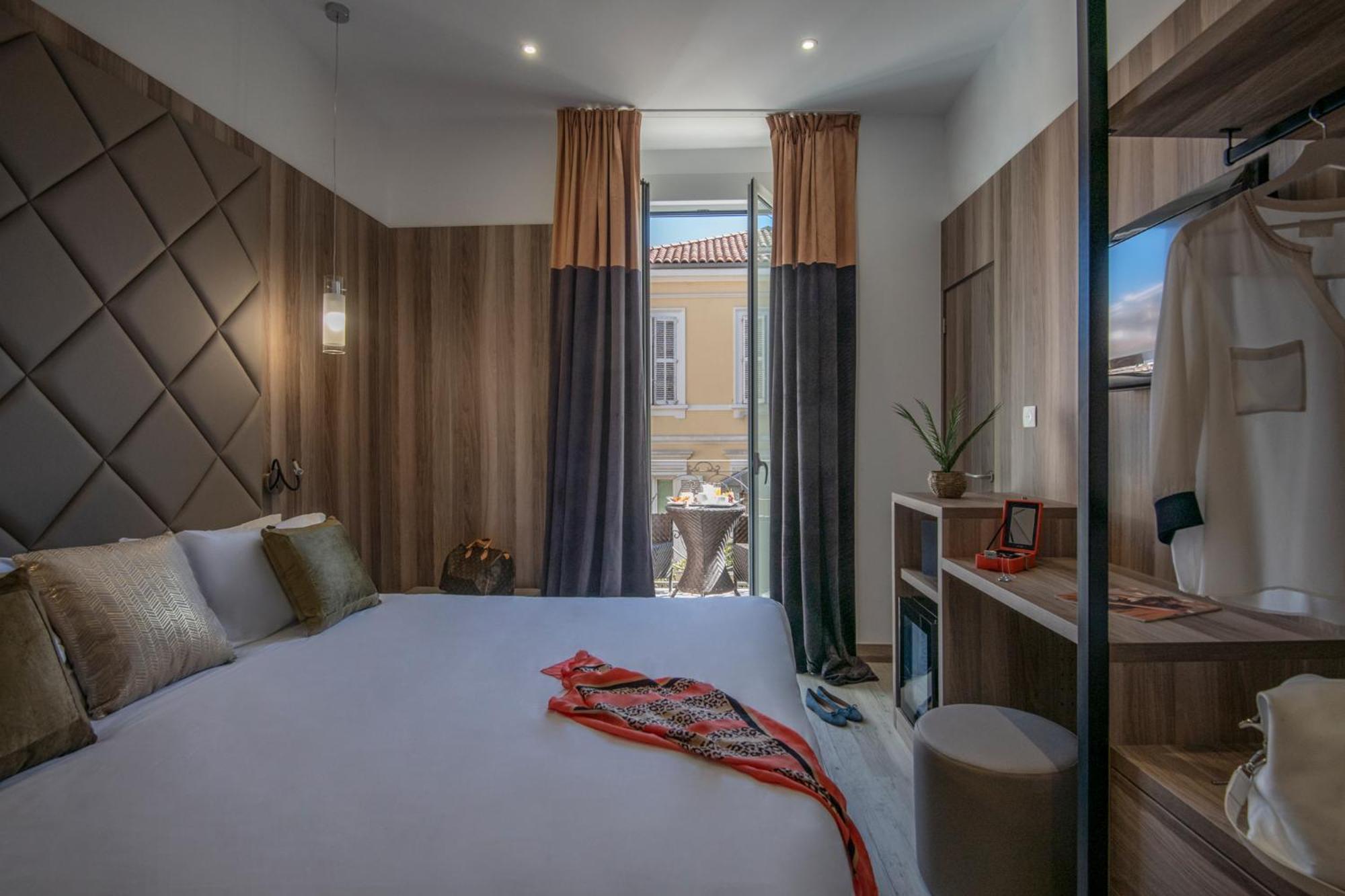 Golden Tulip De Paris