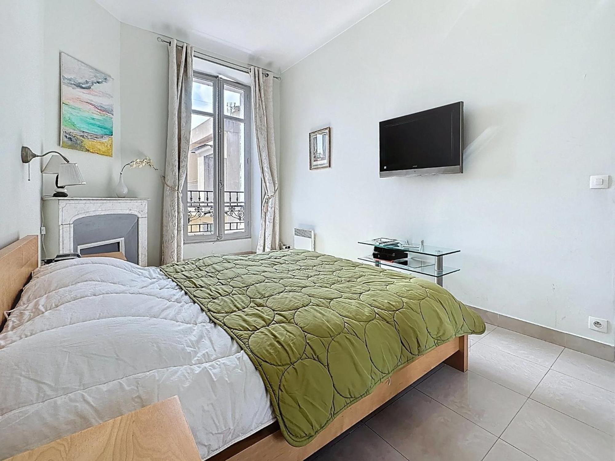 Appartement 2 Bedroom Forville. 8 Mins From The Palais. 328 *