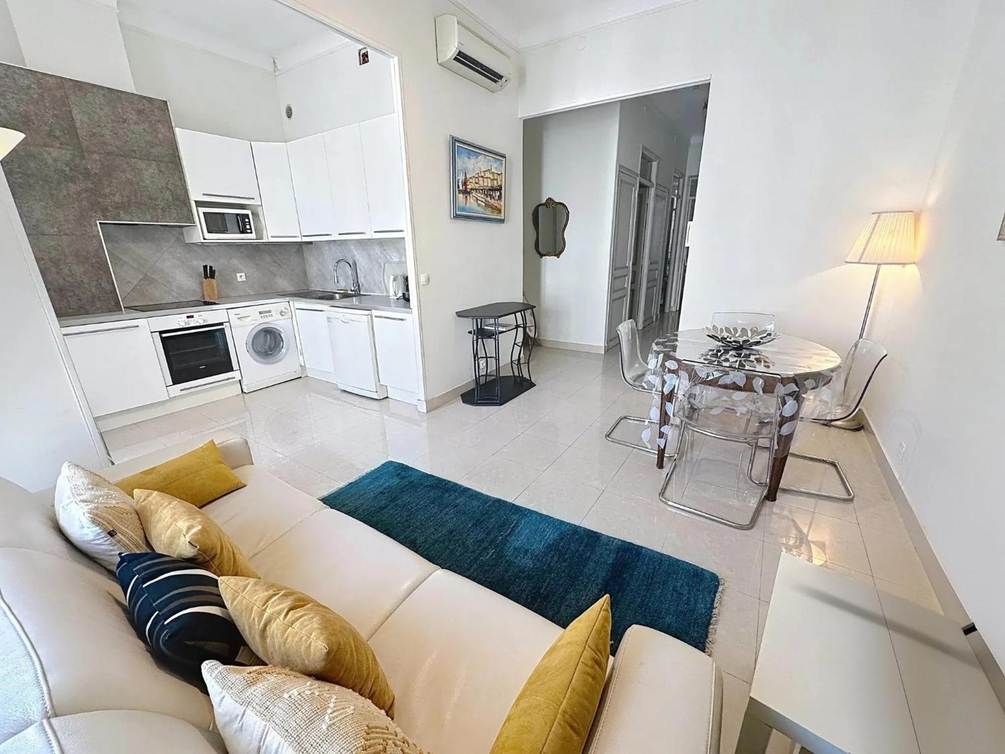 2 Bedroom Forville. 8 Mins From The Palais. 328 Cannes
