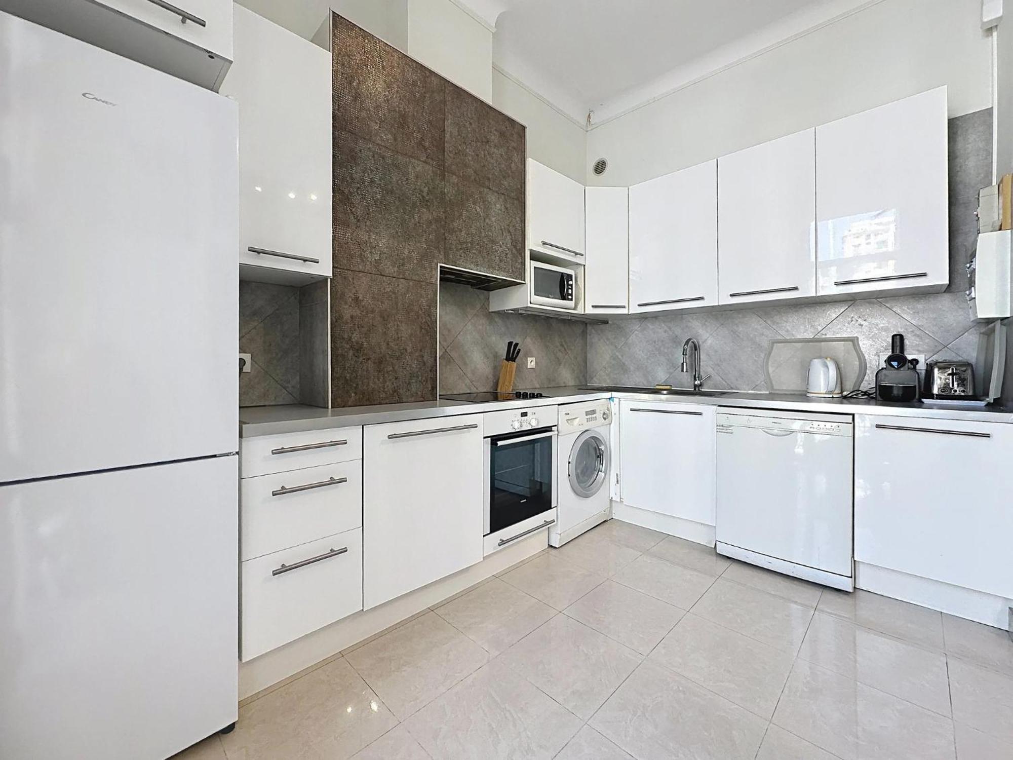 Apartment 2 Bedroom Forville. 8 Mins From The Palais. 328