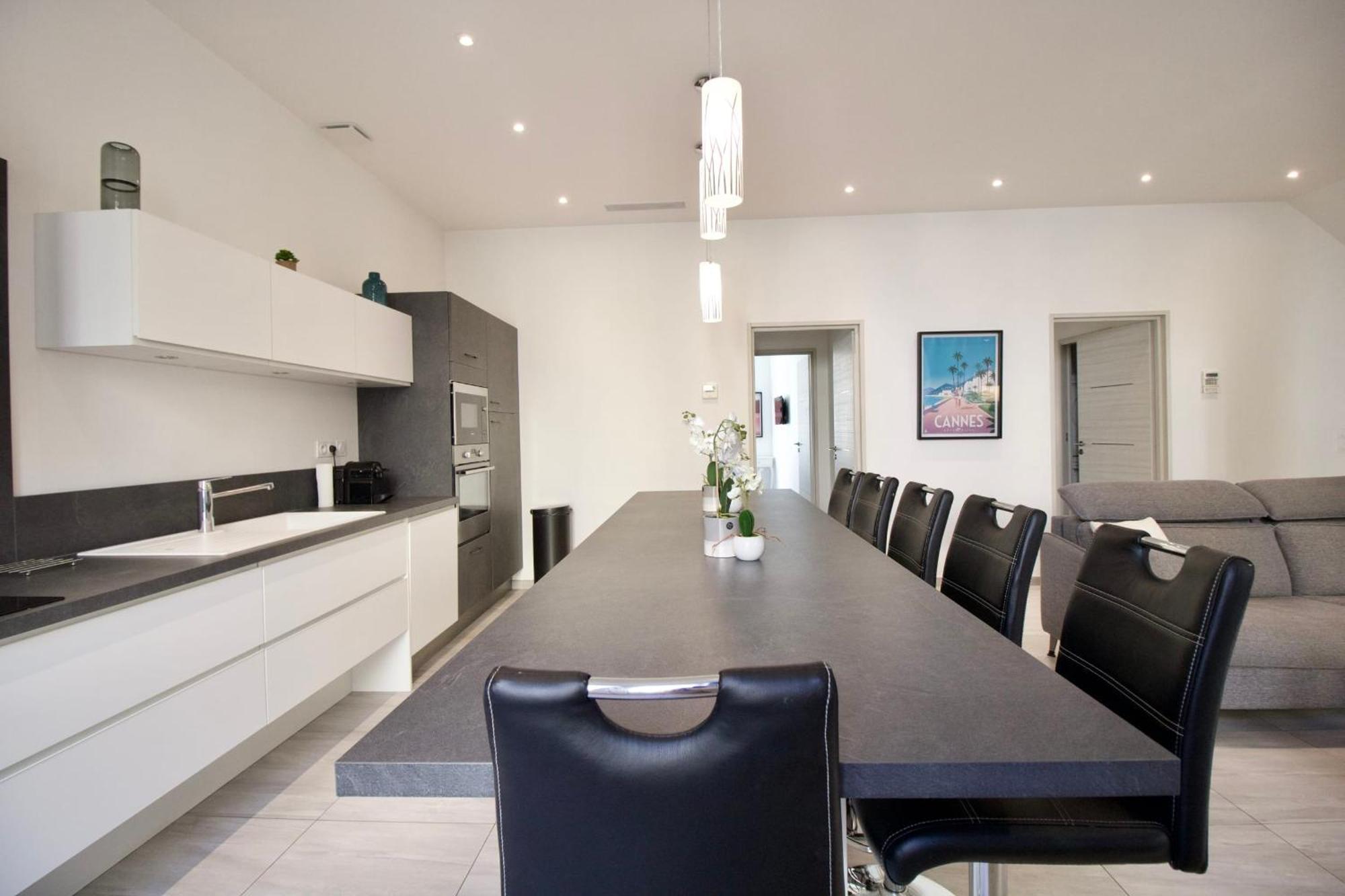 4 Bedrooms 4 Bathrooms Terrace *