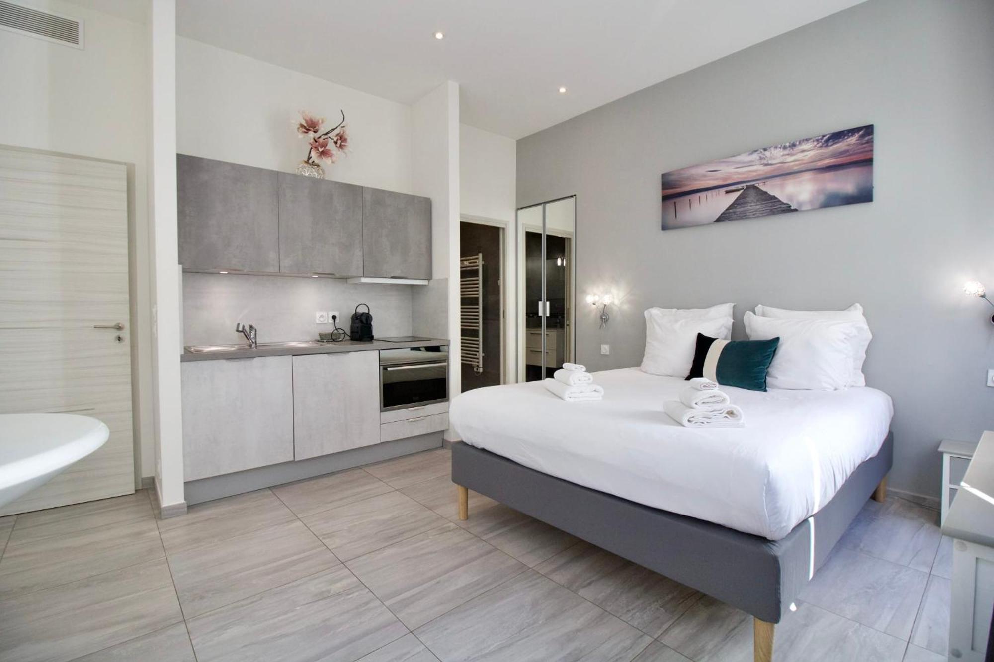 4 Bedrooms 4 Bathrooms Terrace *