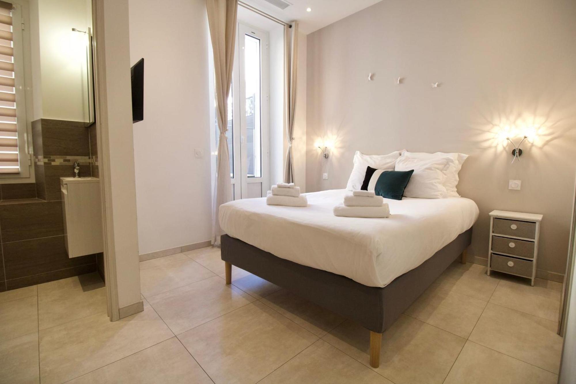 4 Bedrooms 4 Bathrooms Terrace
